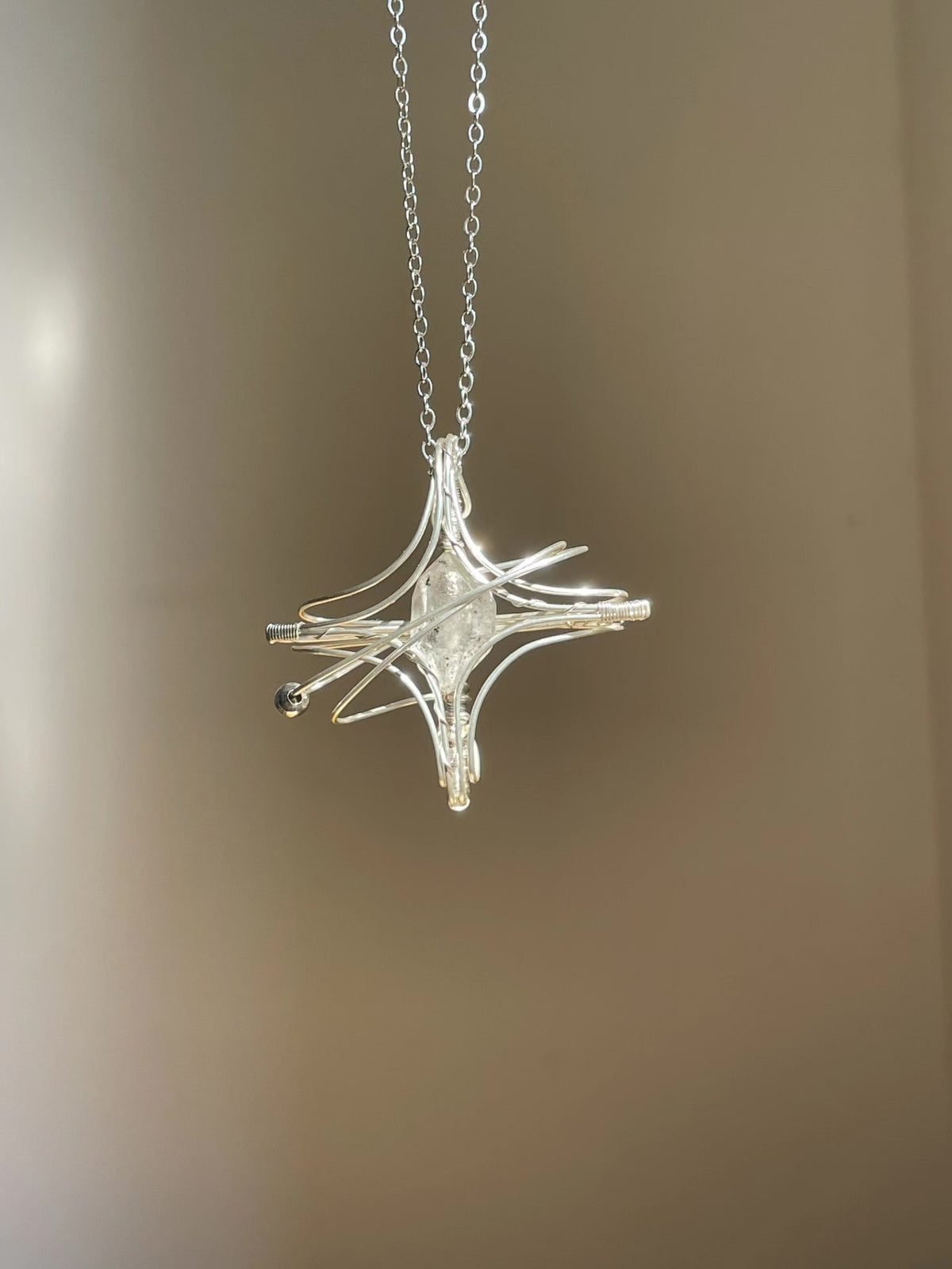 Colar com Pendente de Estrela em Quartzo Branco