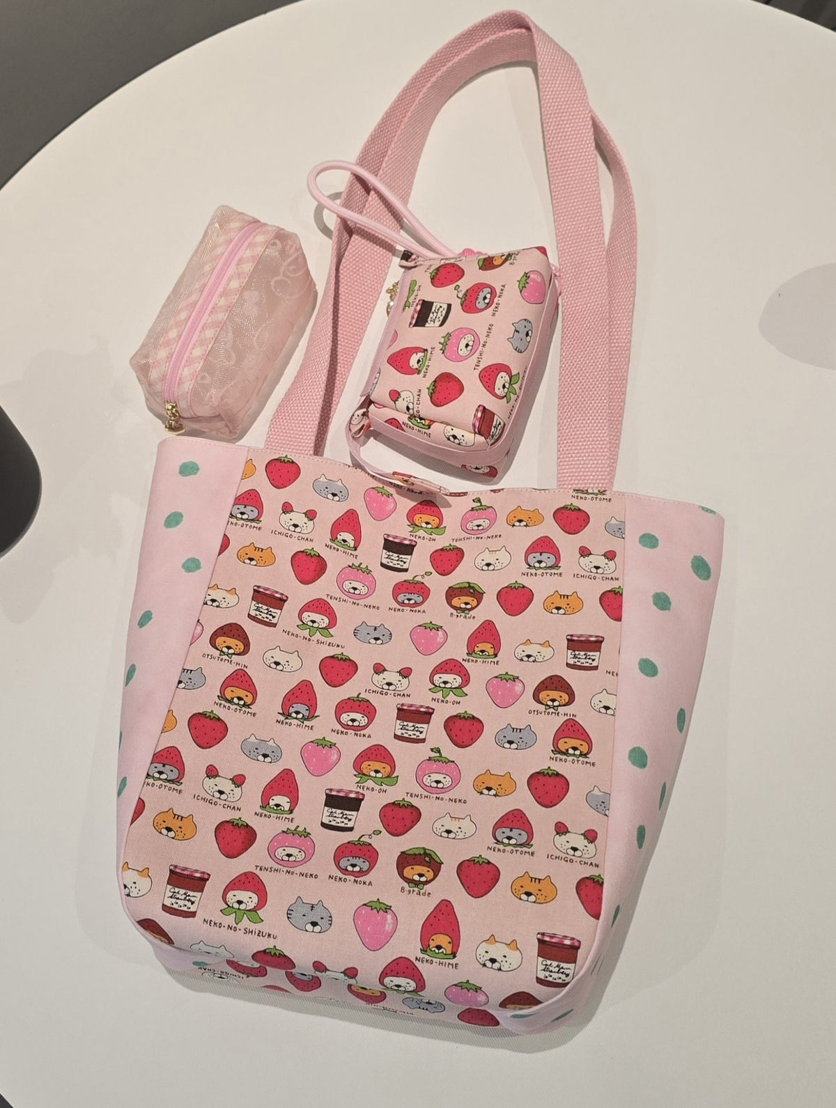 Color-Blocked Strawberry Cat Shoulder Tote