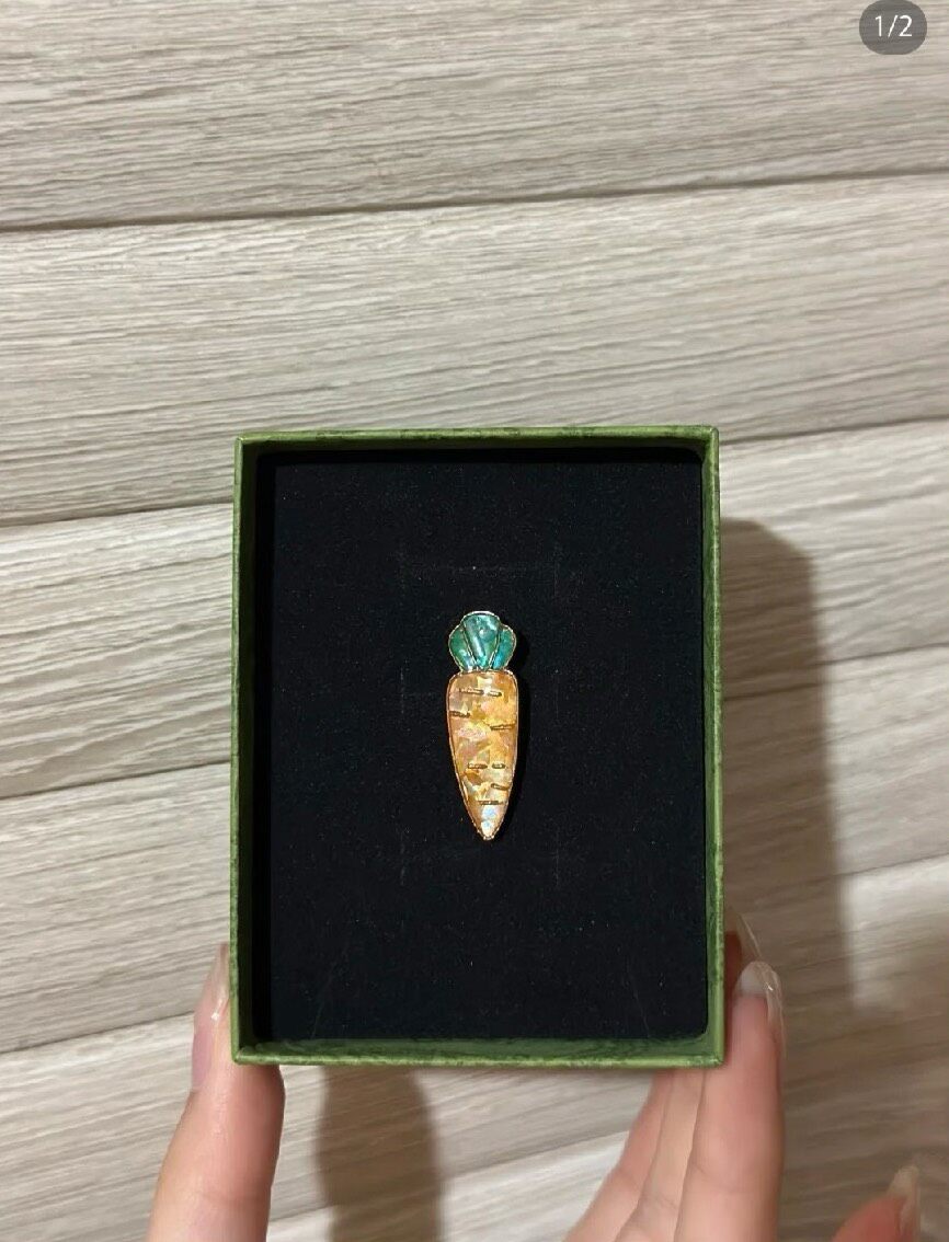 Mother-of-Pearl Carrot Brooch Magnet
