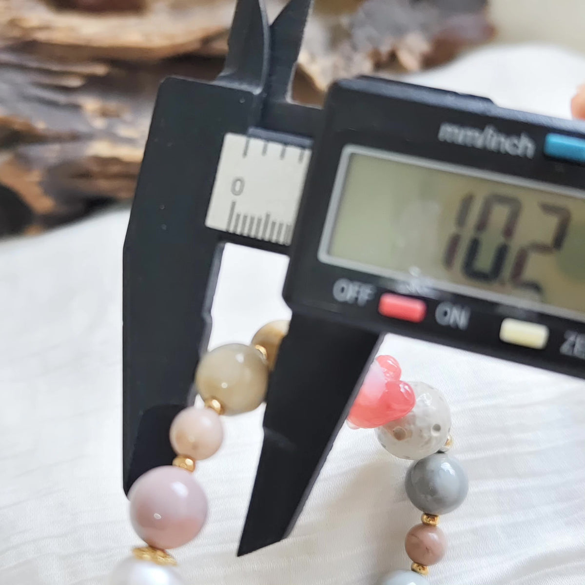 Alashan Agate Bear Charm Beaded Bracelet