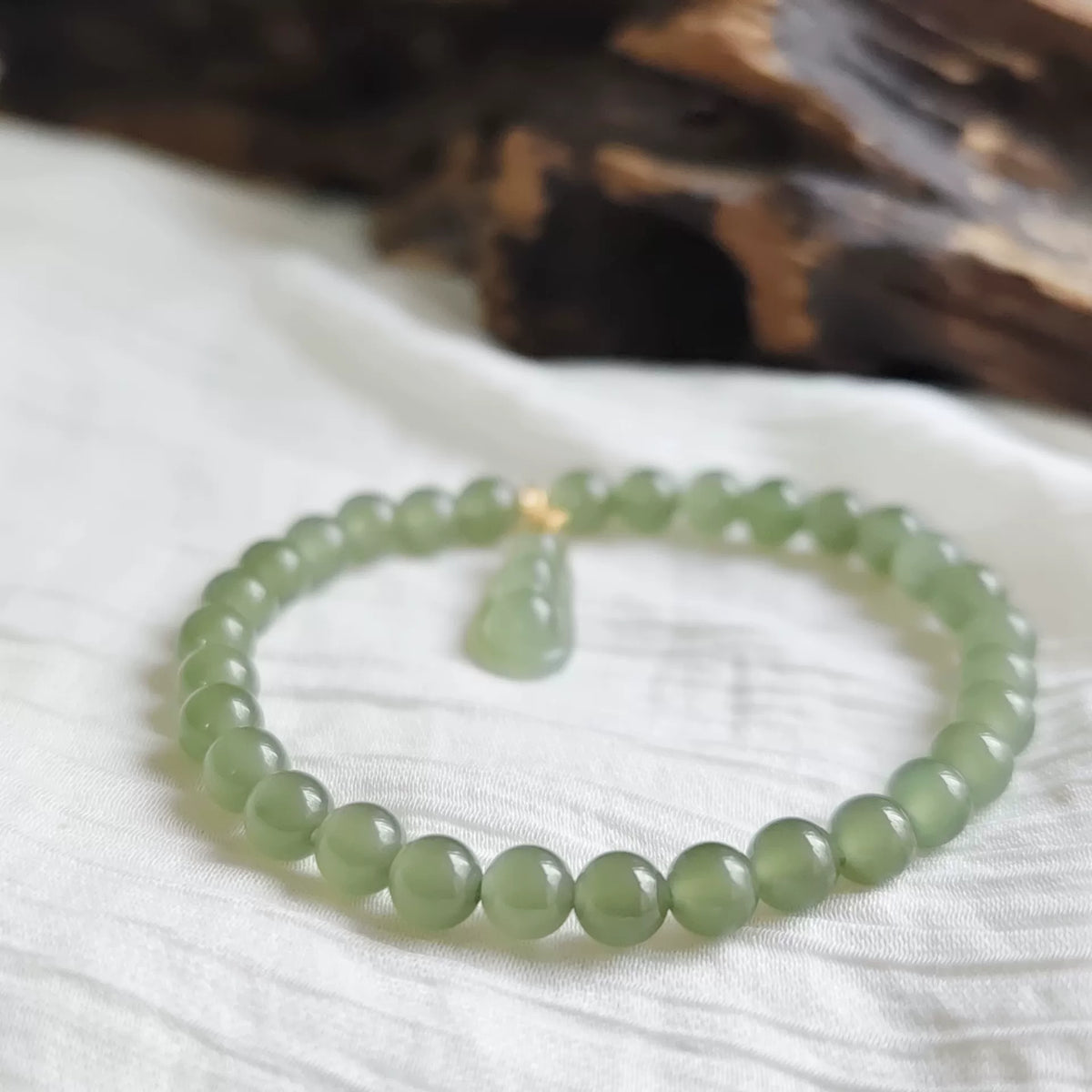 Bracelet de perles jade vert clair avec pendentif amovible