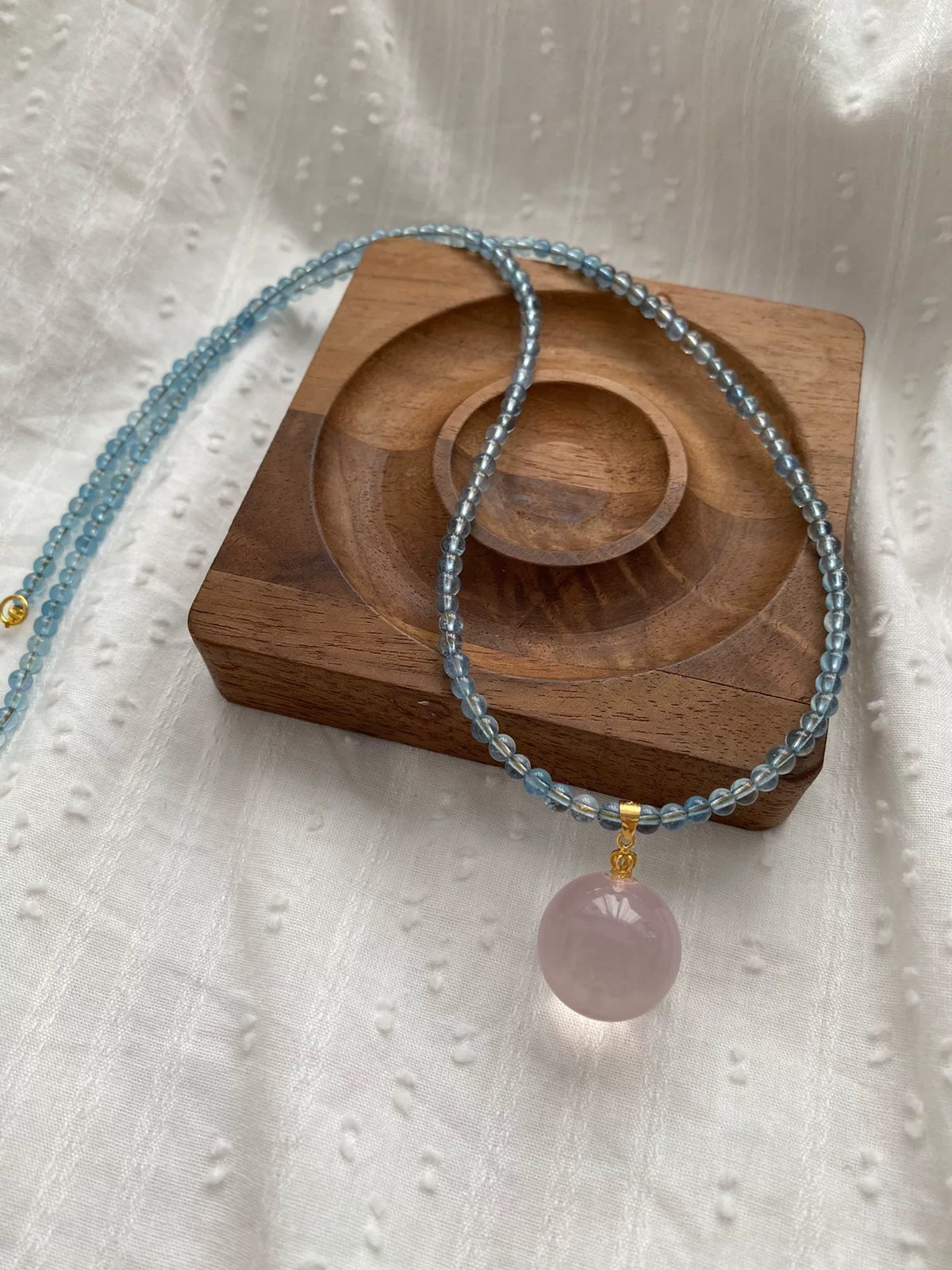 Colar de Contas de Água-Marinha com Pendente de Quartzo Rosa