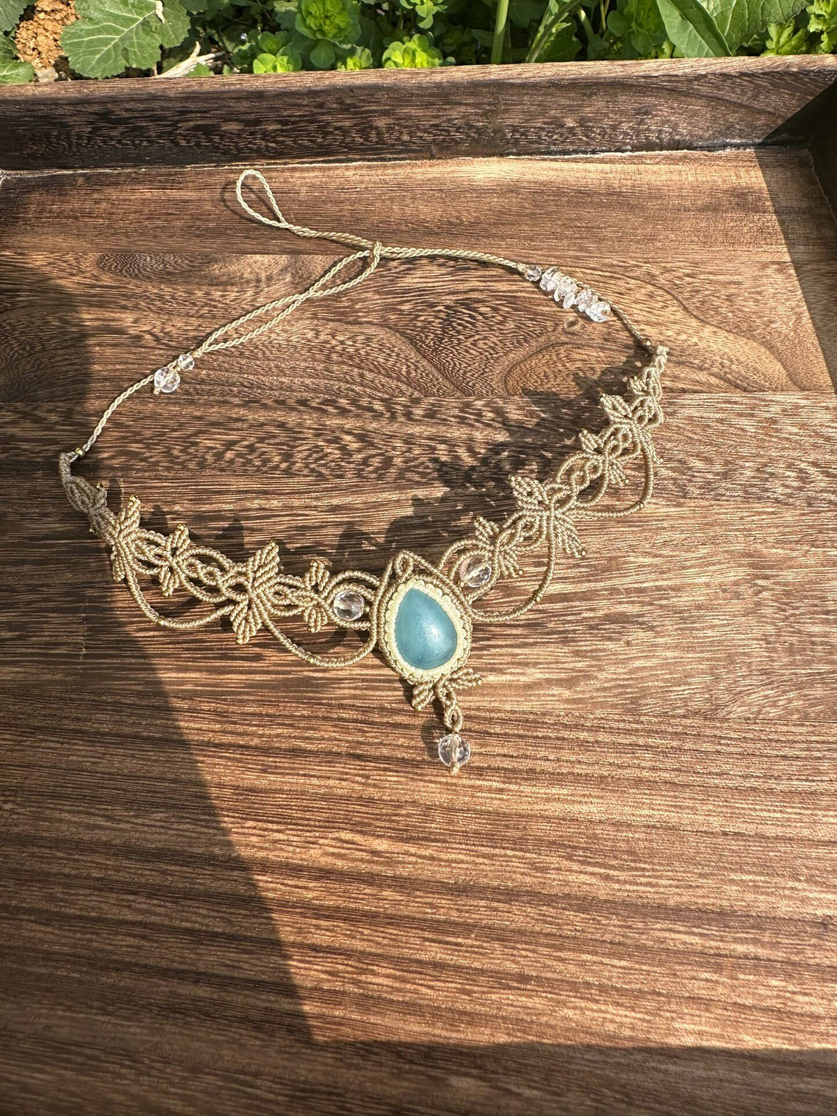 Gargantilla de macramé con aguamarina