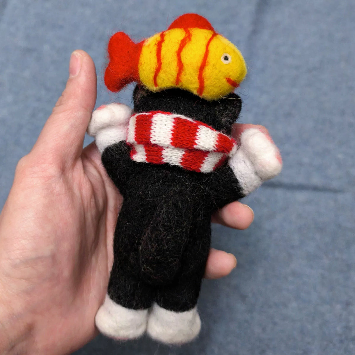 Pendente gatto in feltro di lana fatto a mano con taiyaki