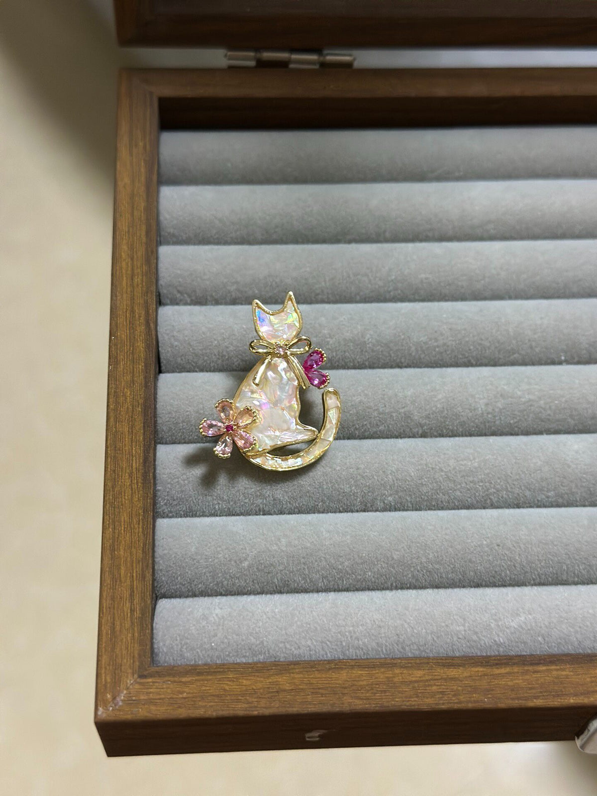 Mother-of-Pearl Cat Brooch with Pink Gems