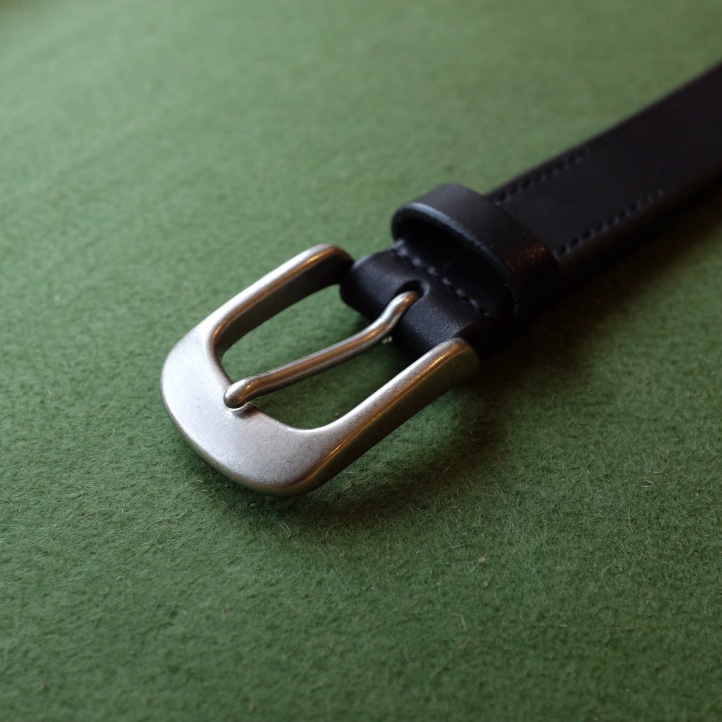 Black Leather Belt with 4.0-4.5mm Thickness and Single-Prong Buckle