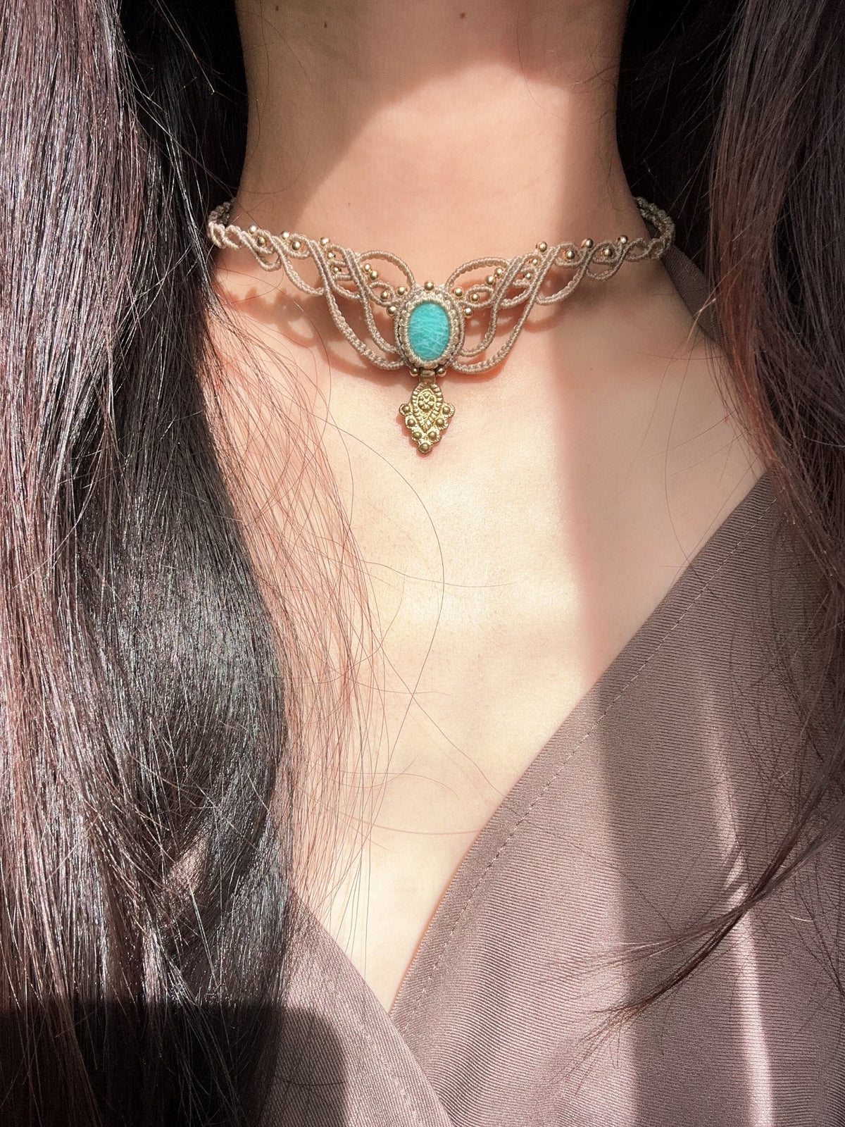 Choker Amazonite Feita à Mão com Cordão Encerado Khaki