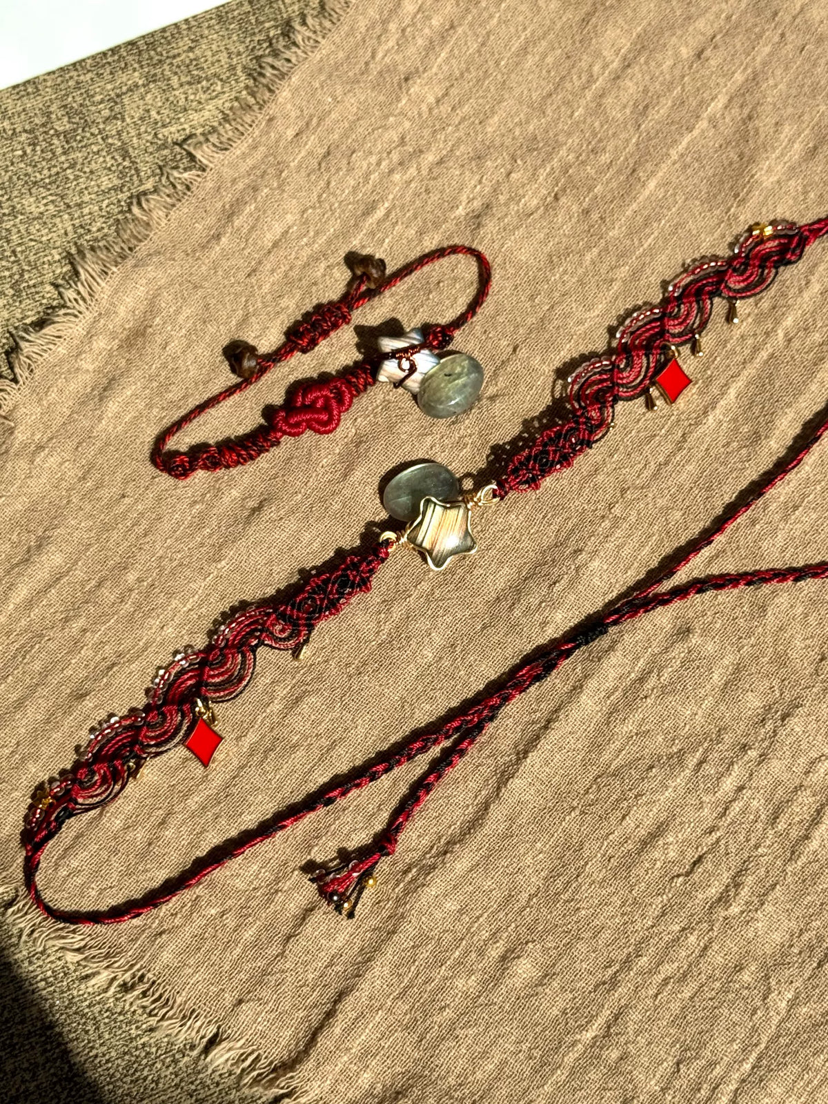 Labradorit-Armband mit geschnitztem Stern und Ruyi-Knoten