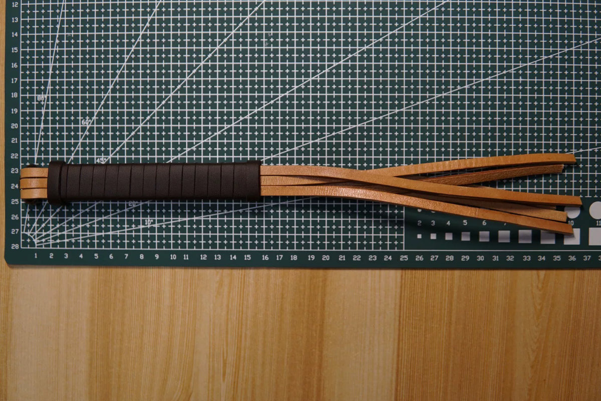ハンドメイド 牛革 マルチテールウィップ レザー