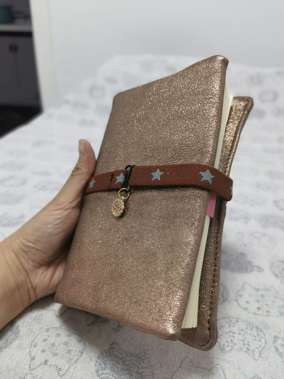 Capa para Agenda de Anéis A6 em Couro de Ovelha Dourado Metálico