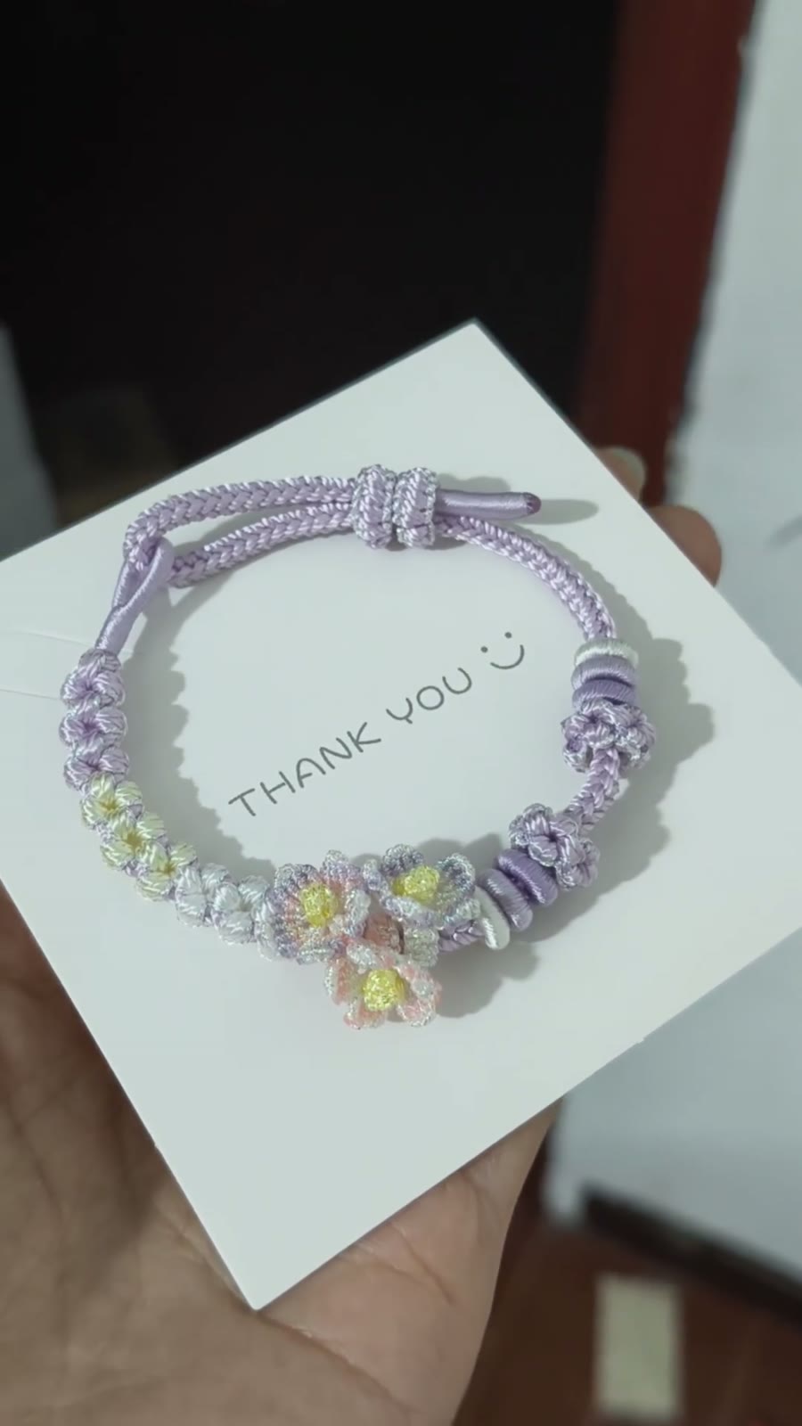 Braccialiale in cordino intrecciato a mano con margherite e lavanda