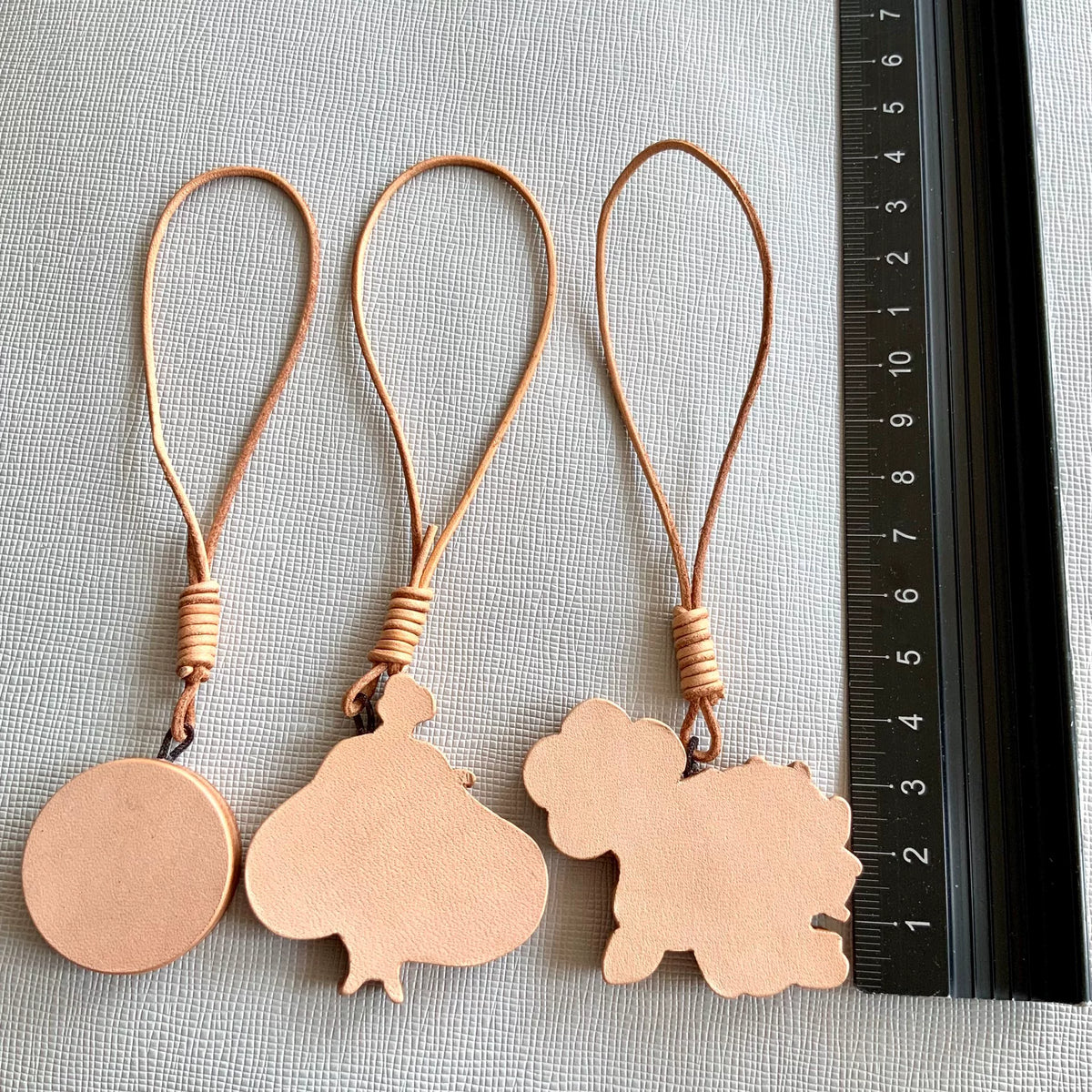 Snoopy Leather Charm Keychain Vegetable Tanned