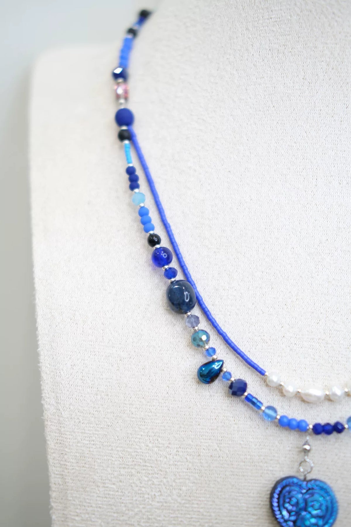 Collana a doppio strato con perline blu