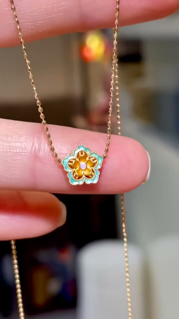 18K Gold Enamel Flower Pendant
