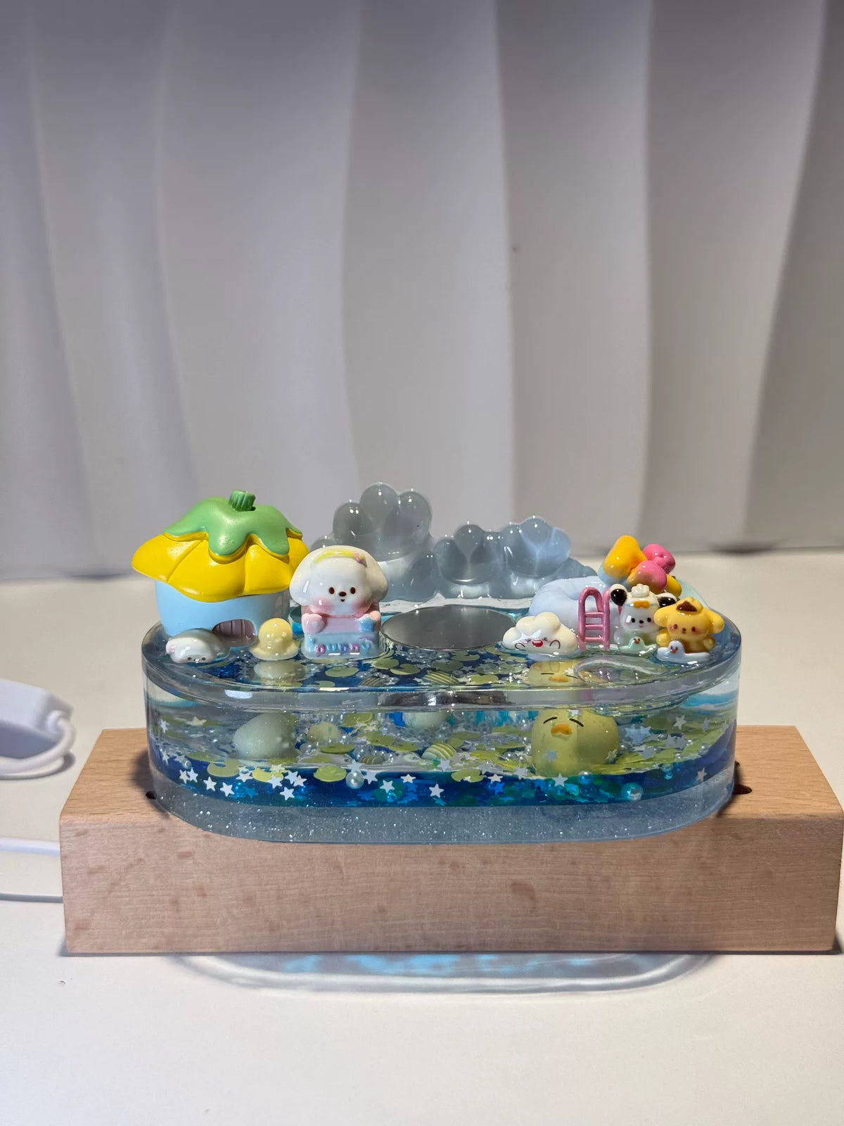 Hars Diorama Nachtlamp met Houten Basis