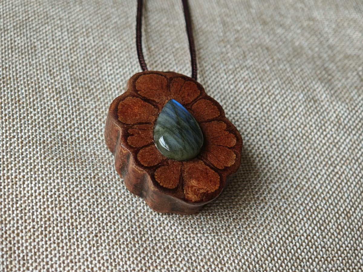 Natural Vine Slice Labradorite Pendant Necklace