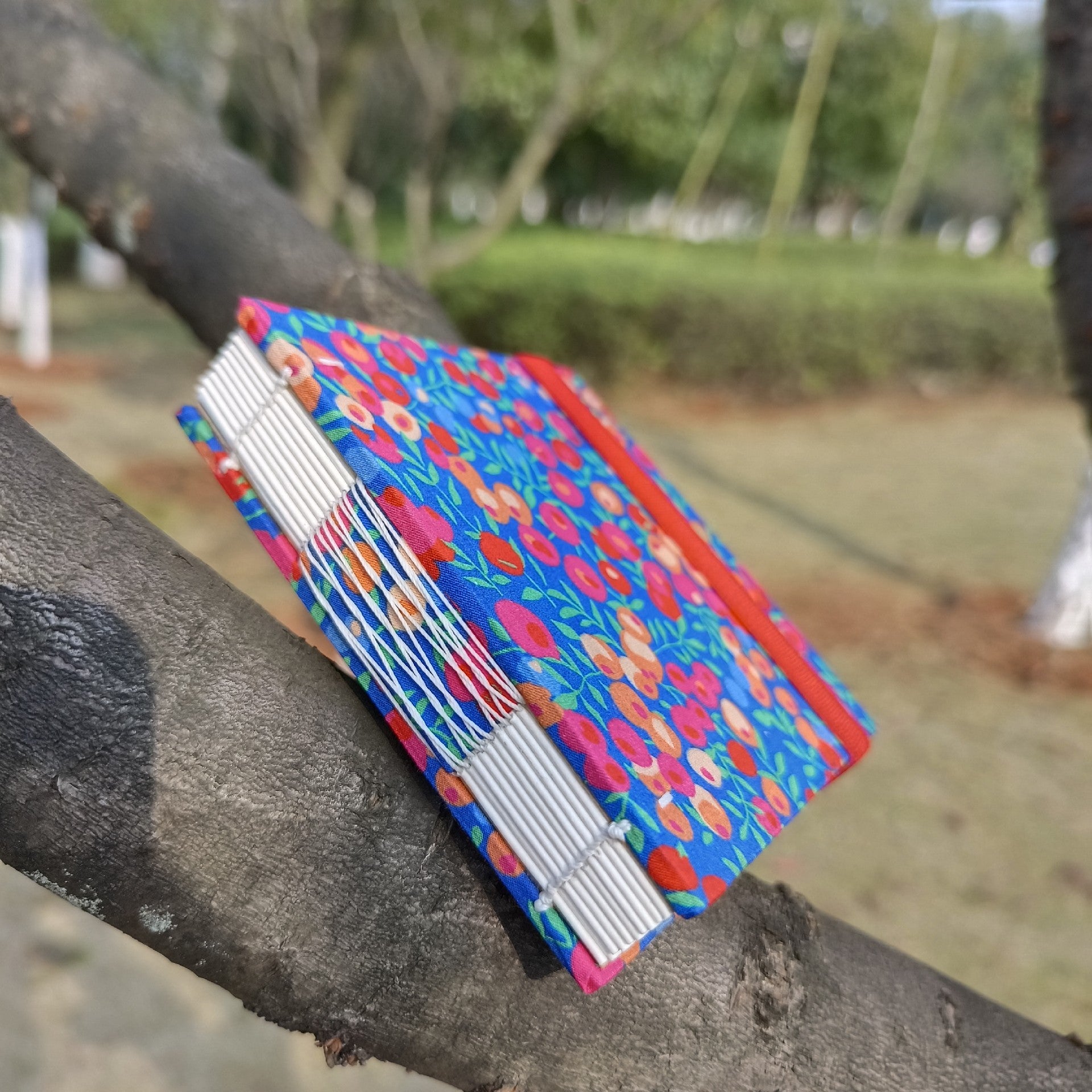 Handmade Watercolor Sketchbook 9cm Square 300gsm Semi-Cotton Paper Exposed Spine Binding