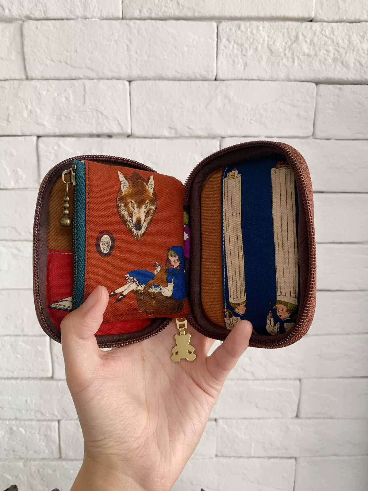Oxford Fabric Fox Print Clamshell Pouch