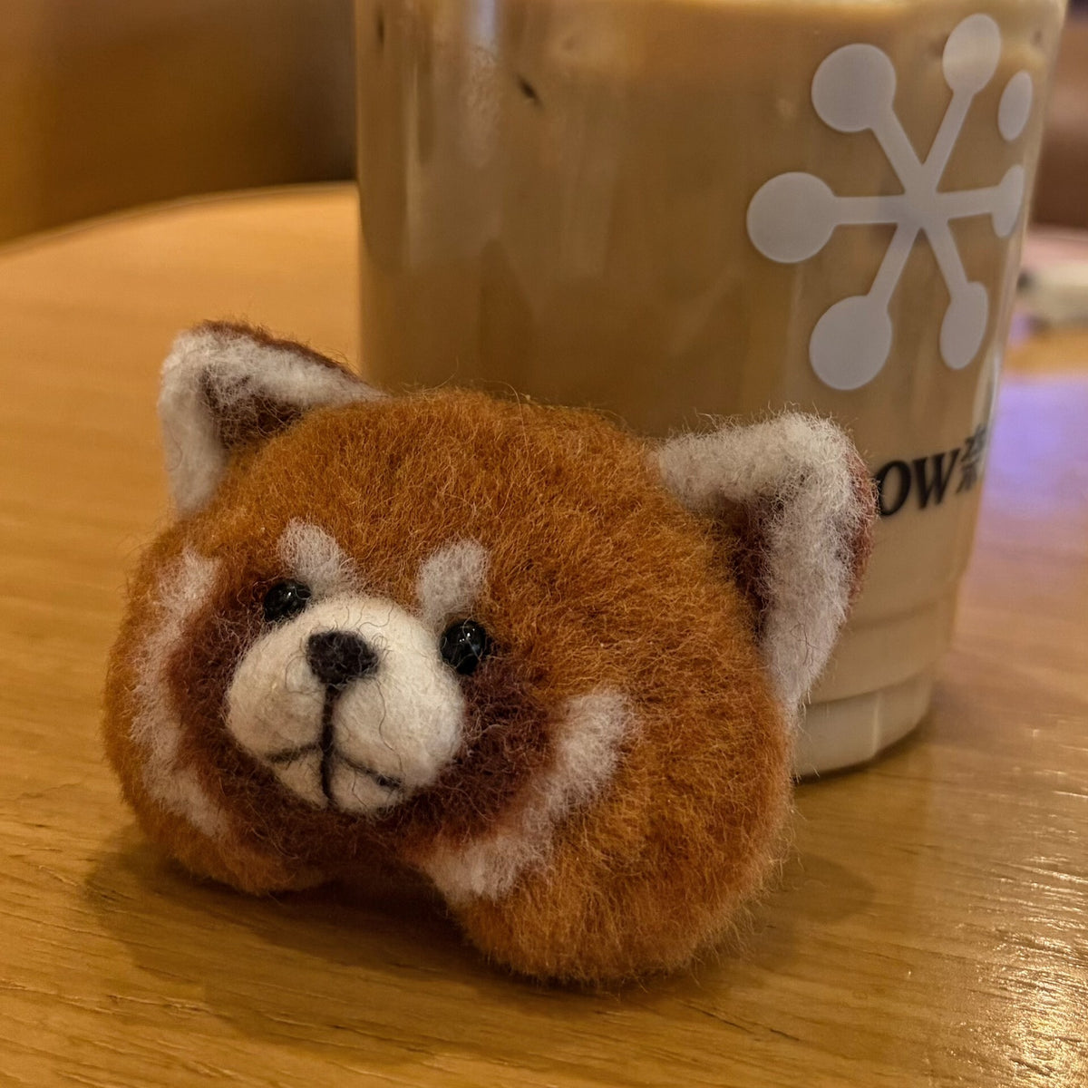 Acessório de Cabeça de Panda-Vermelho em Lã Feltrada à Agulha