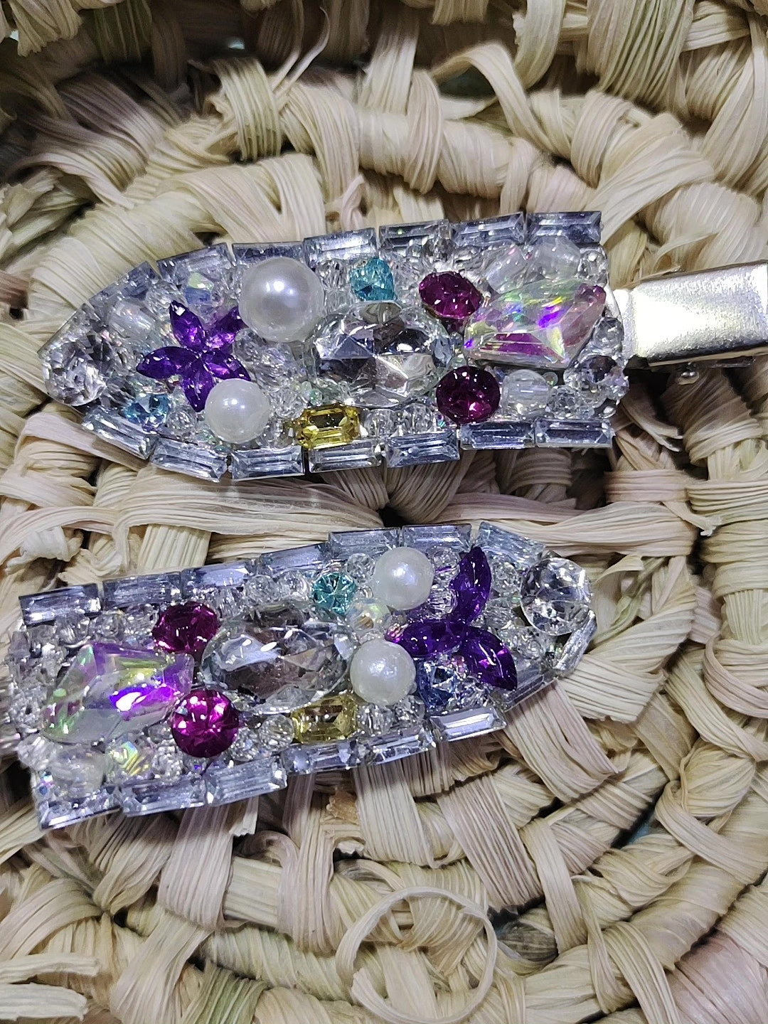 Grampo de Cabelo Artesanal com Strass, Pérola e Cristal