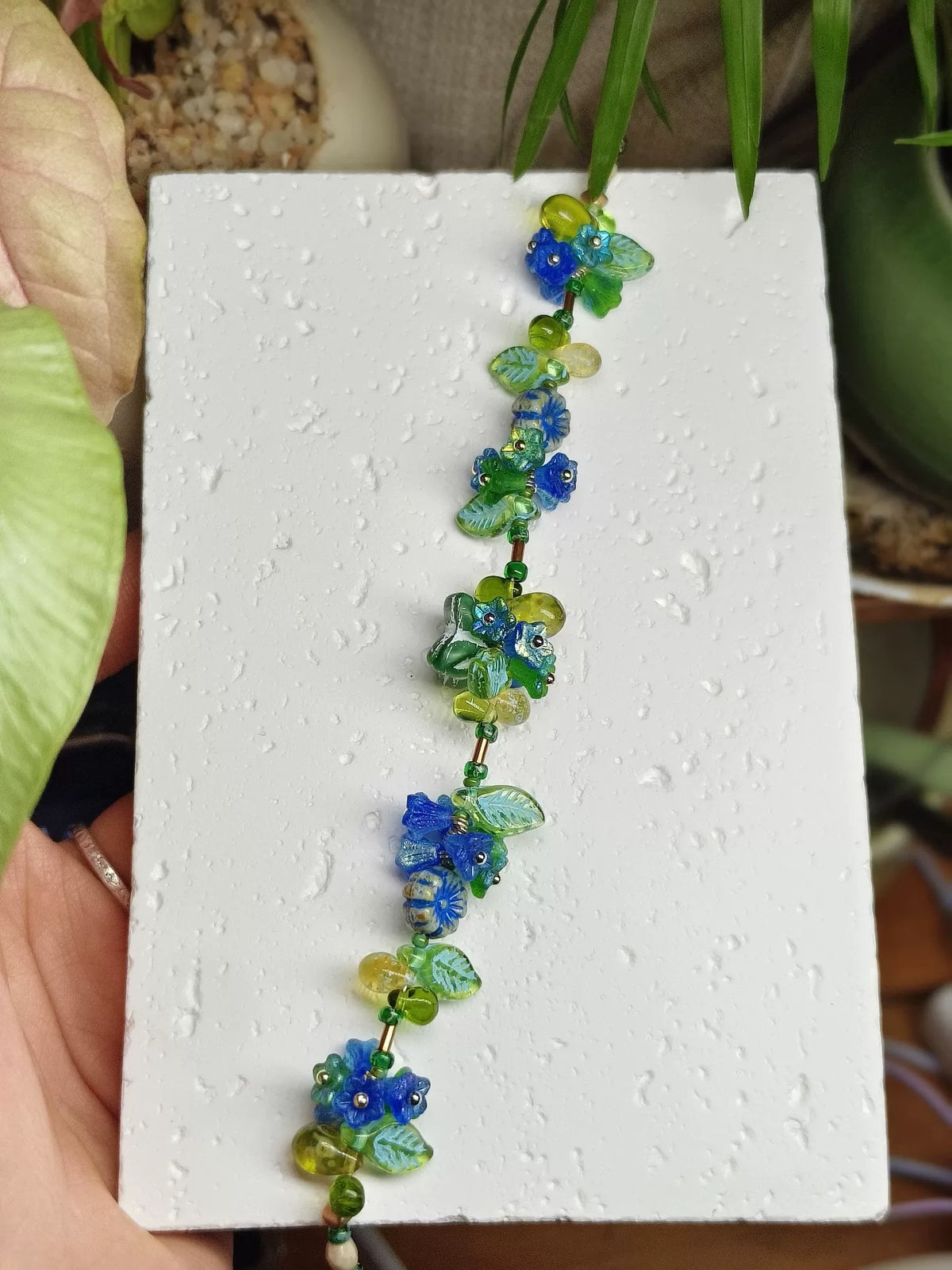 Blauwe hortensia-armband van Tsjechische glaskralen