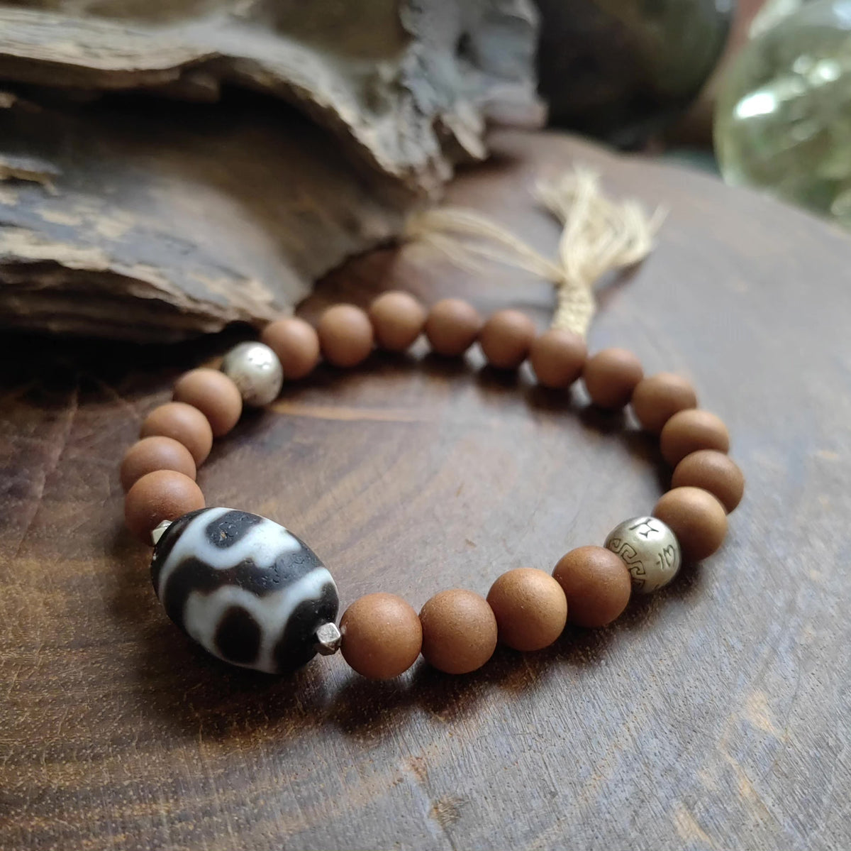Old Mountain Sandalwood Bracelet with Agate Dzi Bead