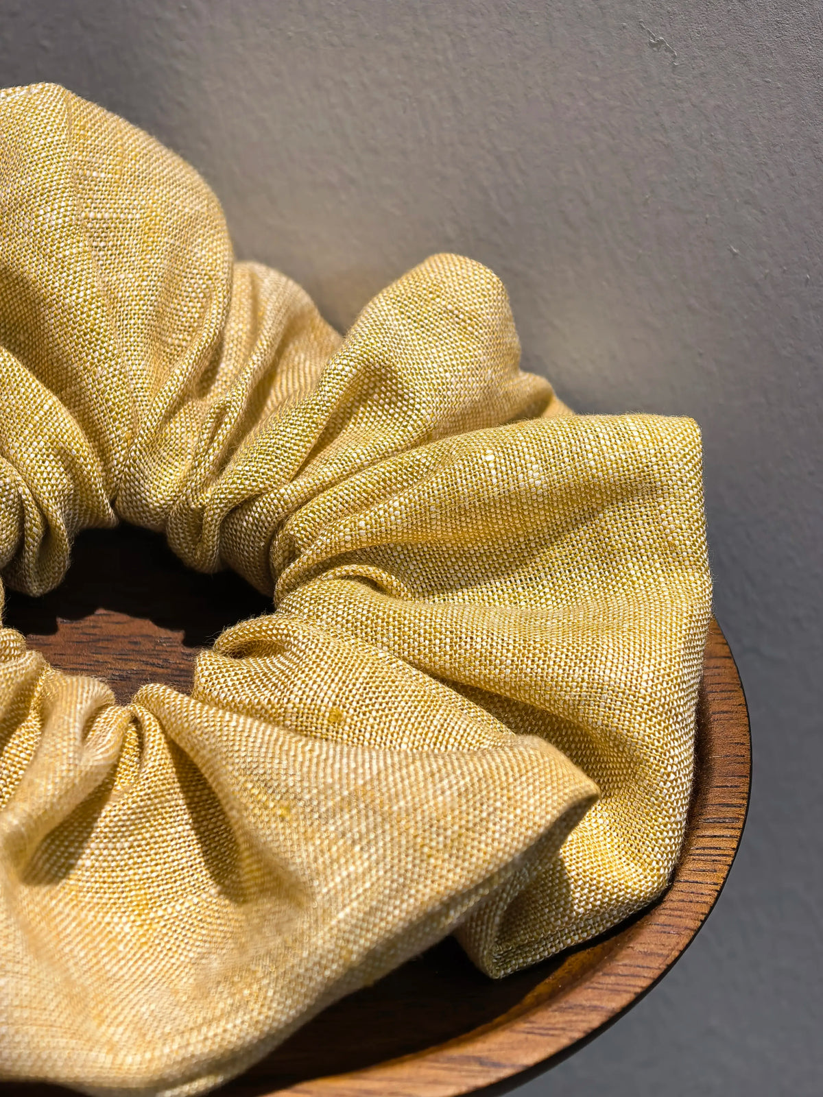 Elastico per capelli in lino giallo chicco