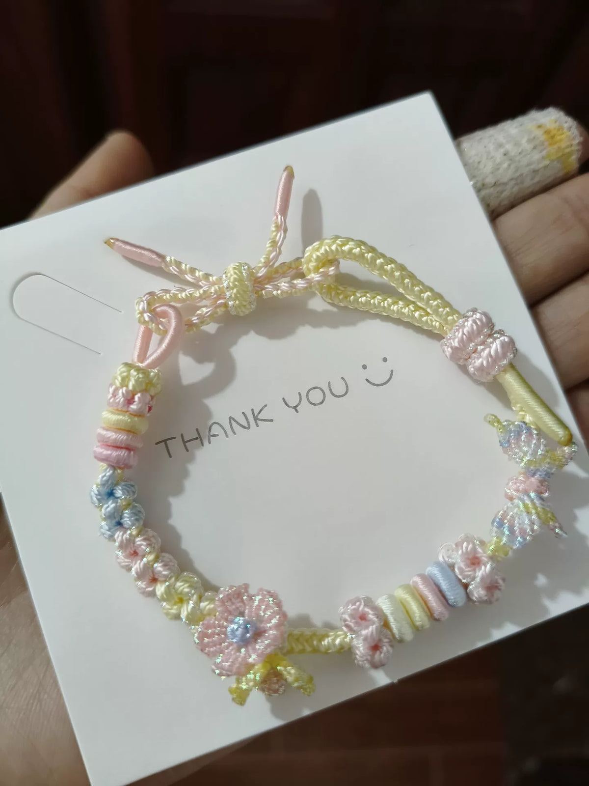 Braccialetto in Cordino Intrecciato a Mano Gradiente Rosa Giallo Blu