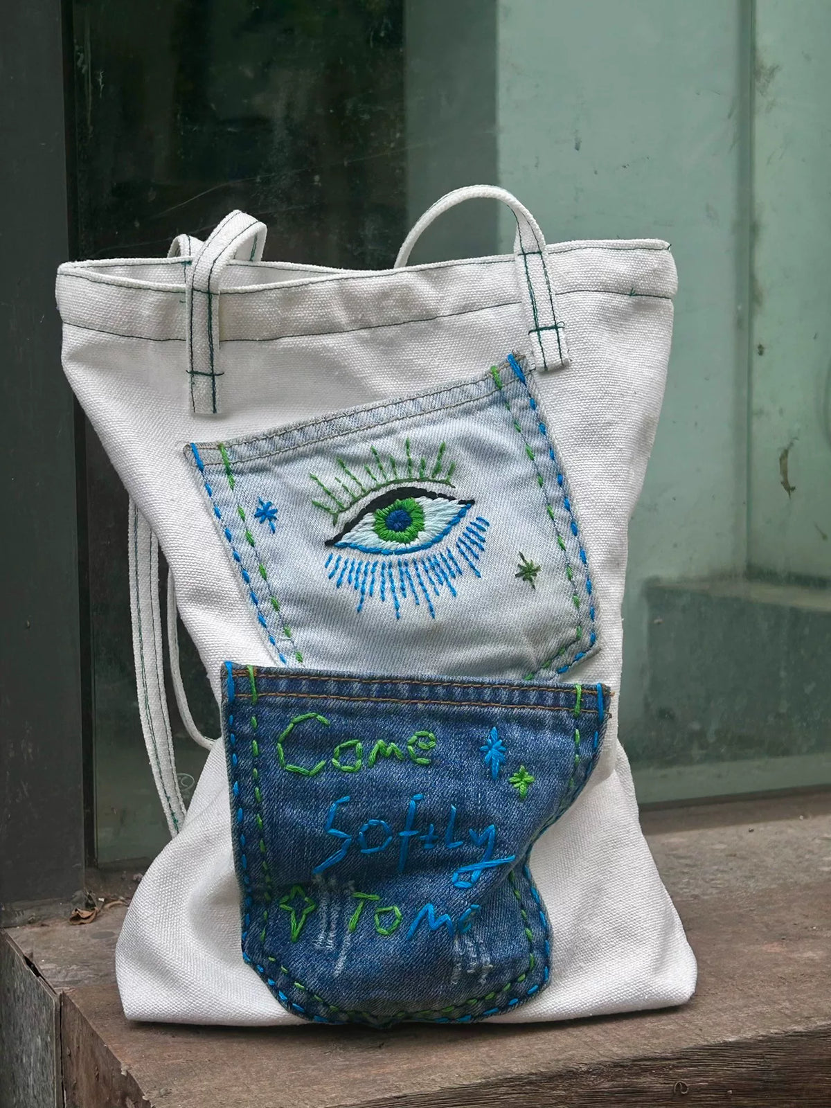 Bolso de hombro de lienzo crudo bordado a mano