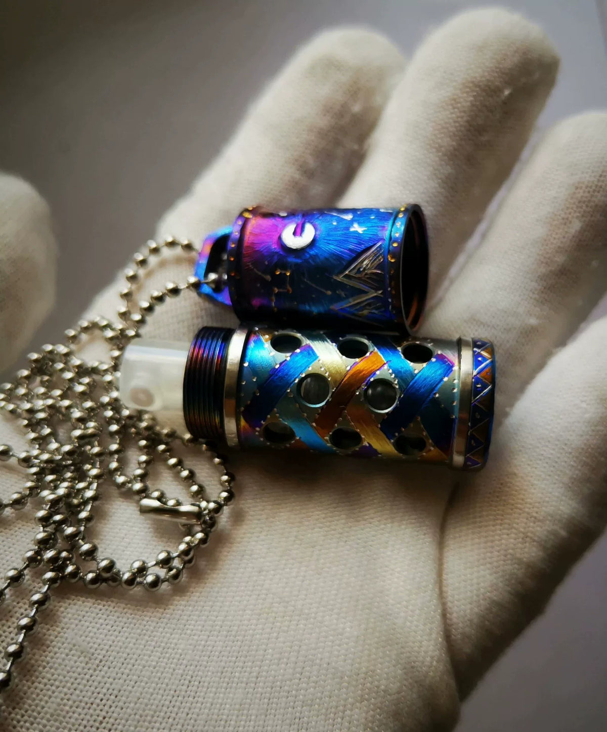 Flacon pendent pour parfum en titane EDC 69mm