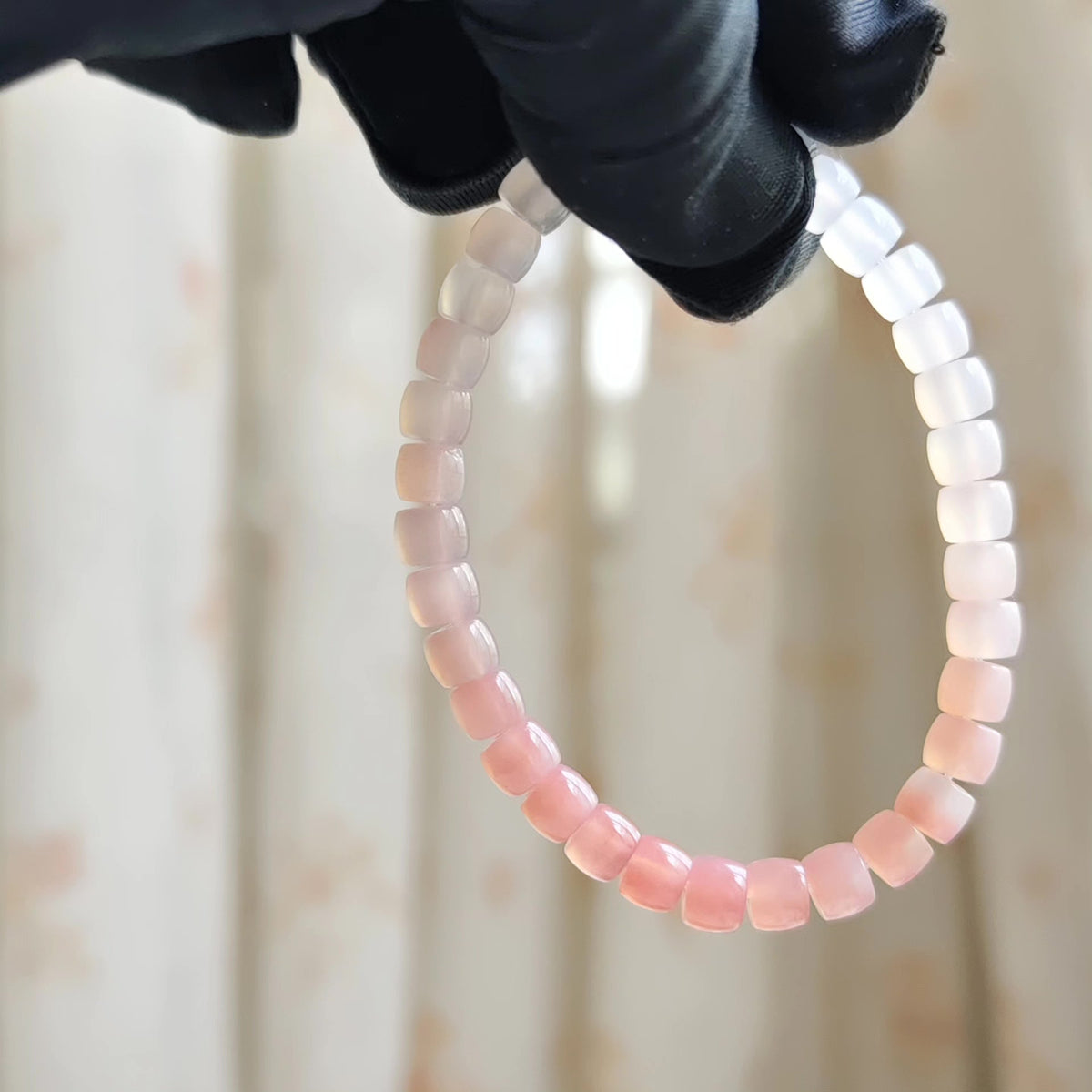 Gradient Pink Agate Straight Cut Bead Bracelet