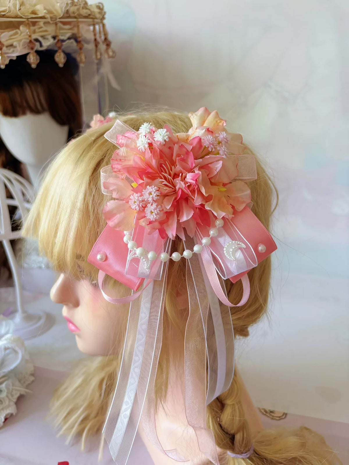 Roze Lolita handakte haarornels met bloemen en parelen