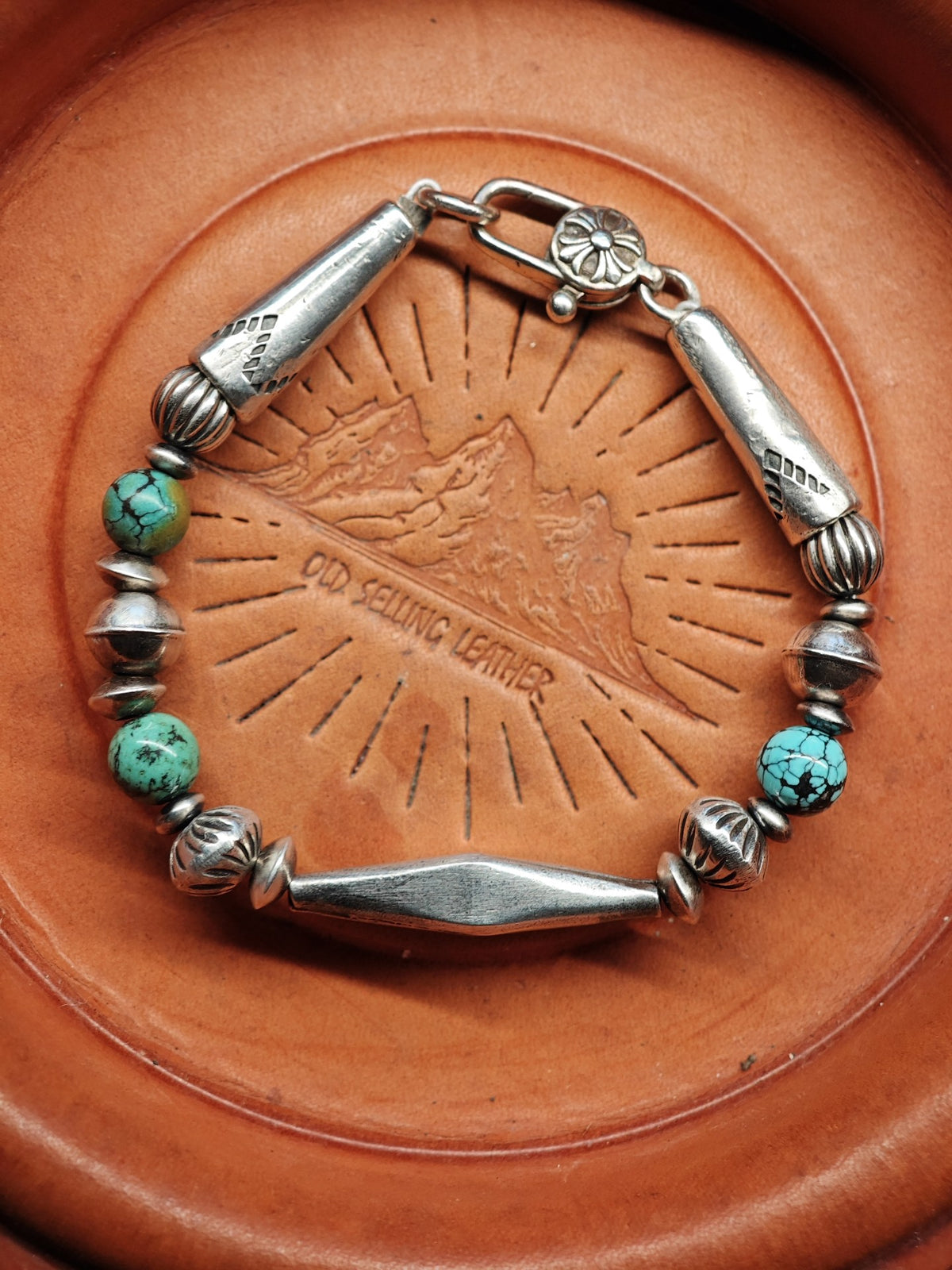 Handgjort armband i 925-silver med turkos