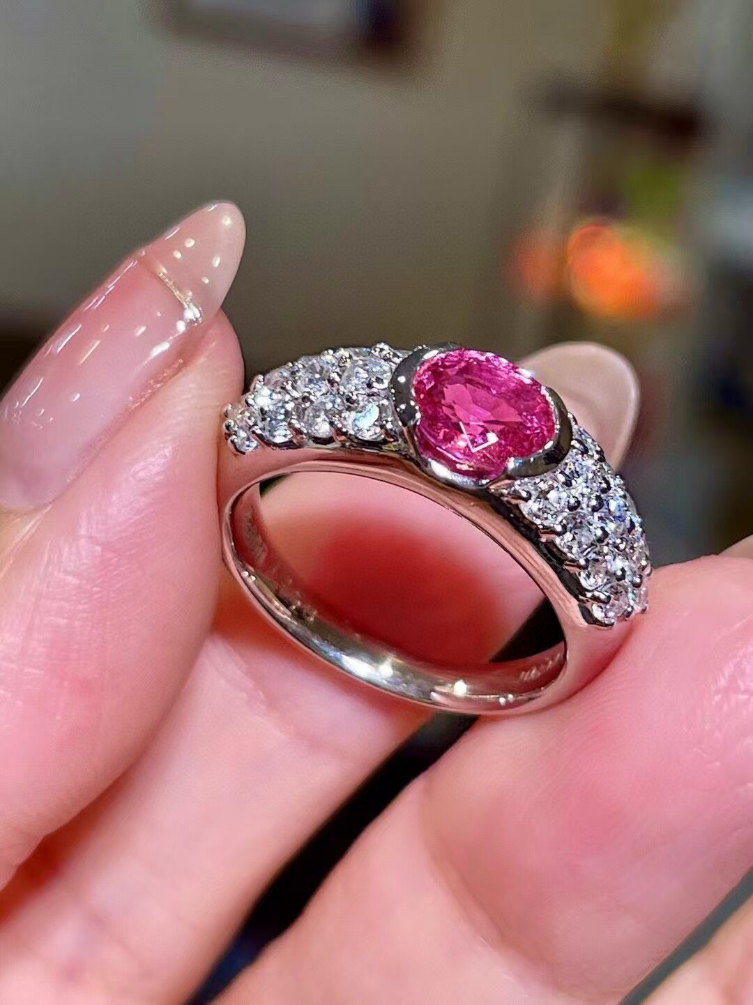 Pt900 Platinum Ring with 1.25ct Padparadscha Sapphire and 0.8ct Diamond Accents