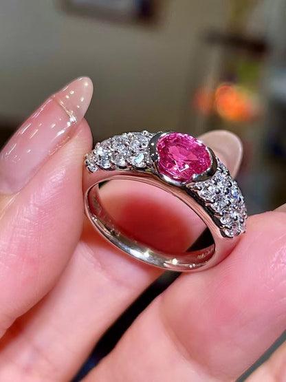 Pt900 Platinum Ring with 1.25ct Padparadscha Sapphire and 0.8ct Diamond Accents