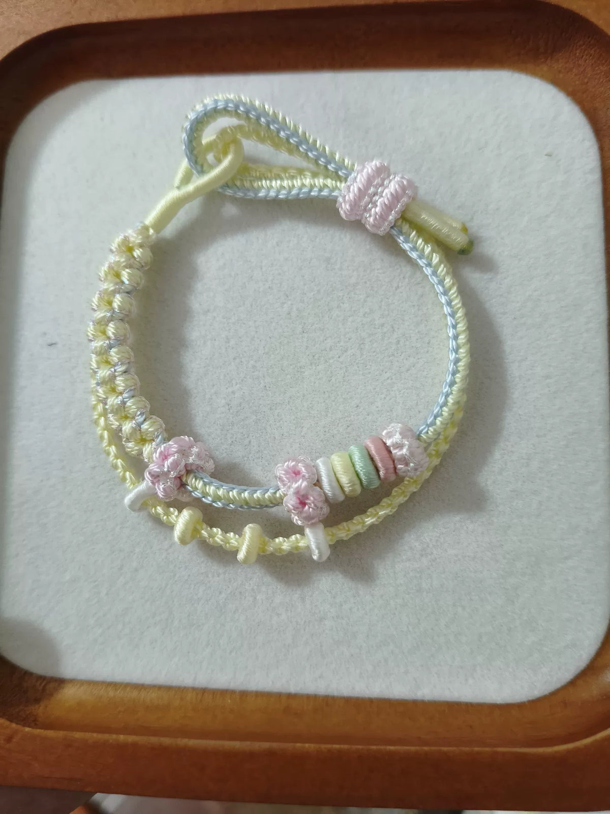 Handgevlecht Geel Blauw Gradient Armband met Bloem-accenten