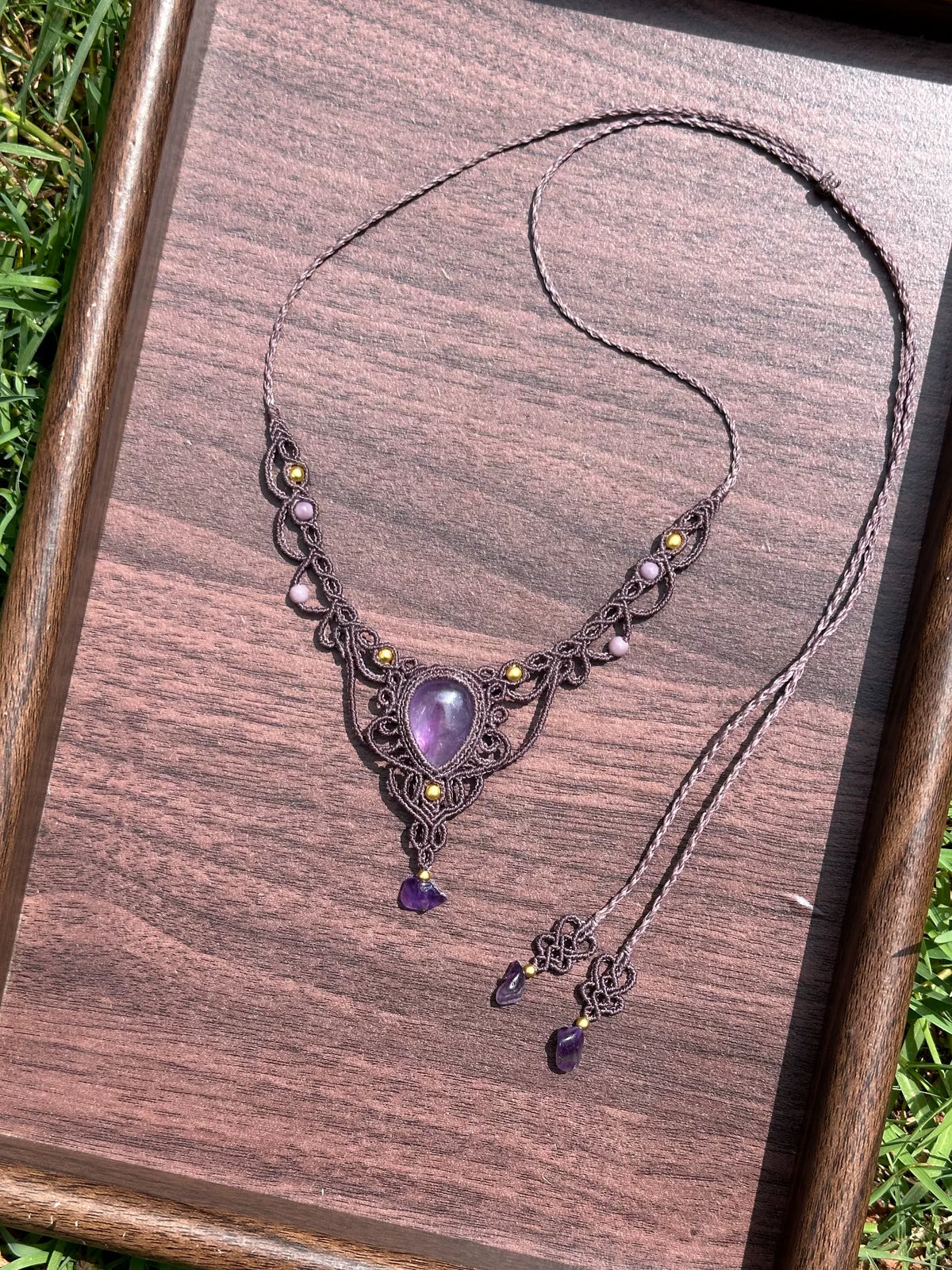 Handgemaakte Macrame Ketting met Paars Kristal Hanger
