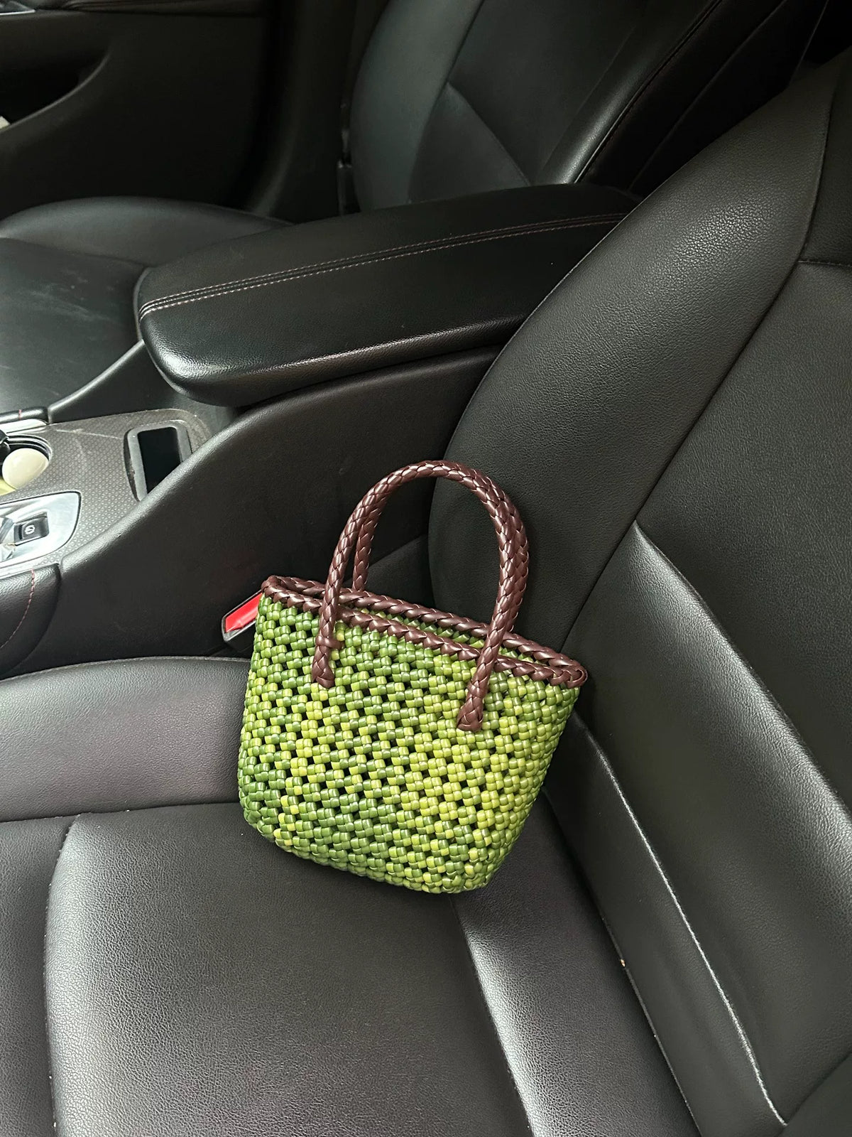 Bolsa de Vime em Gradiente Verde Tecida à Mão