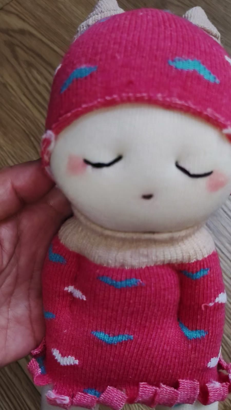 Poupée chaussette tricotée rose 20 cm