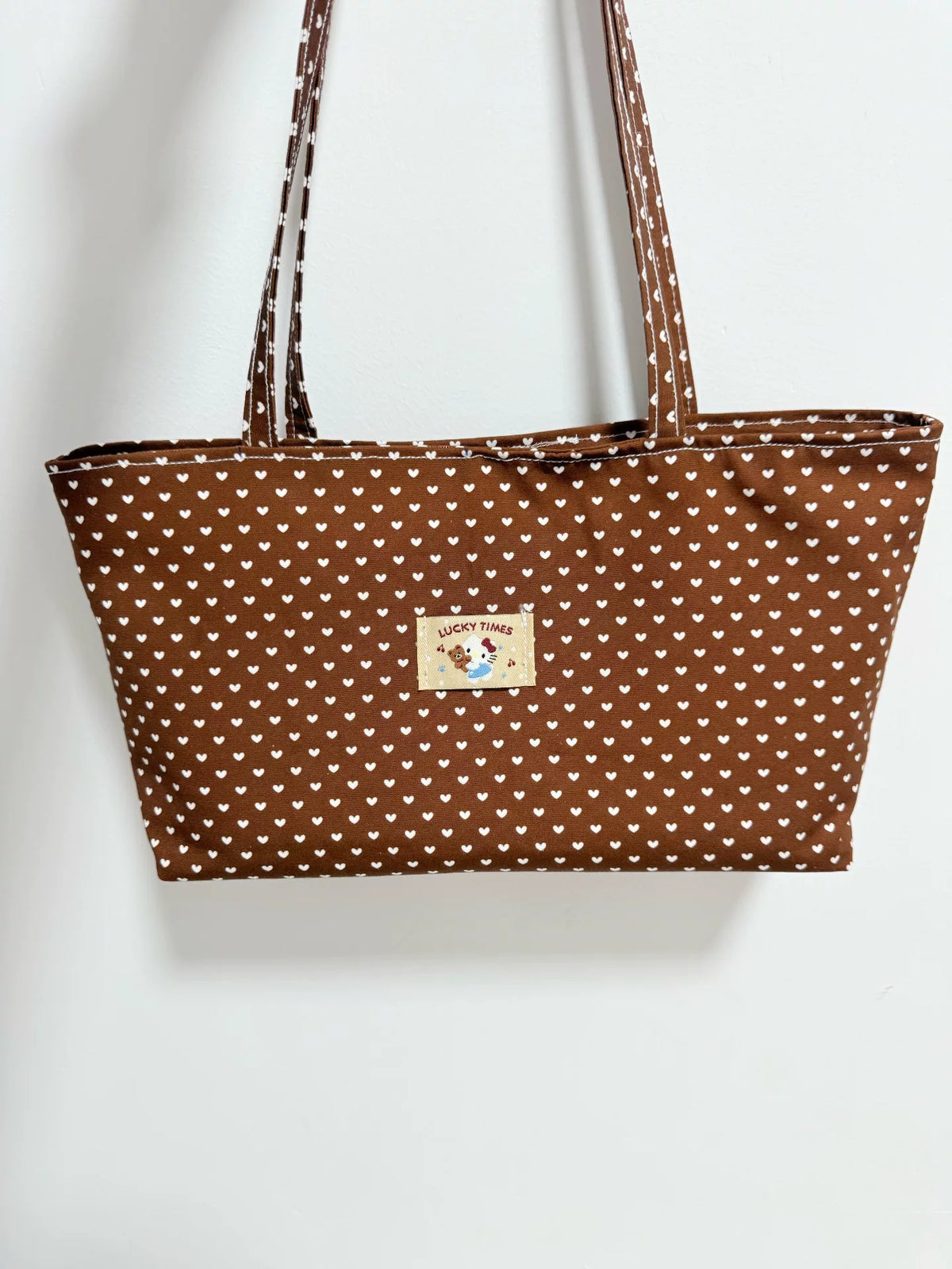 Bruine tote bag met hartjespatroon