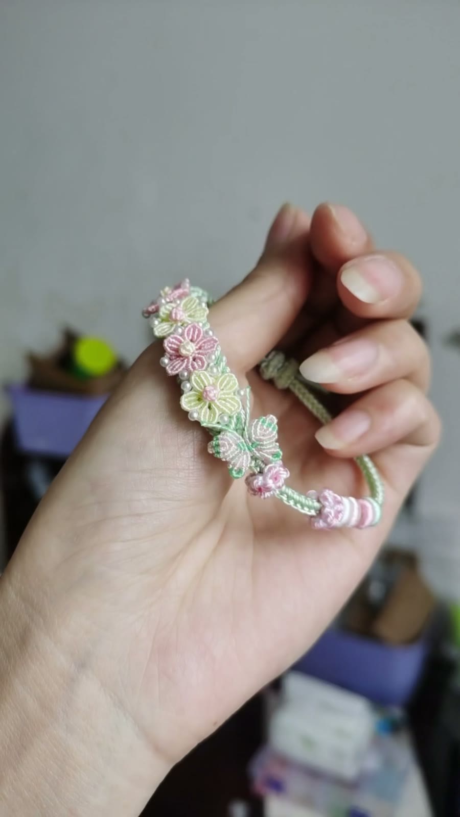 Pulseira Tecida à Mão Gradiente Rosa e Verde