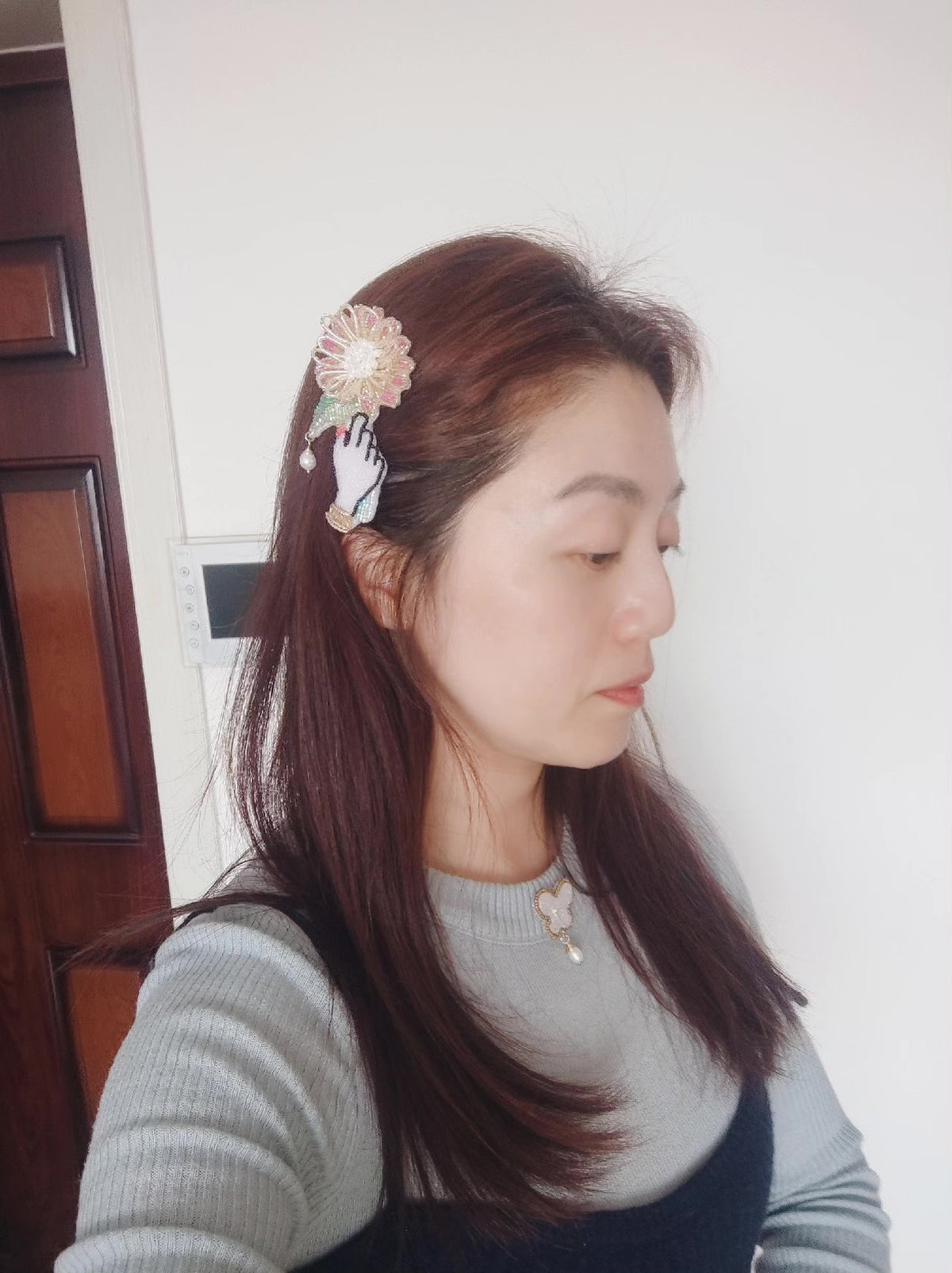 Daisy Sequin Beaded Hair Clip