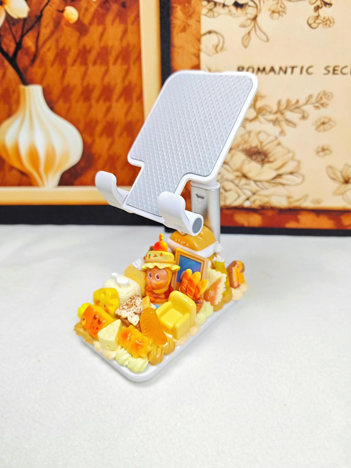 Dessert Diorama Smartphone Stand