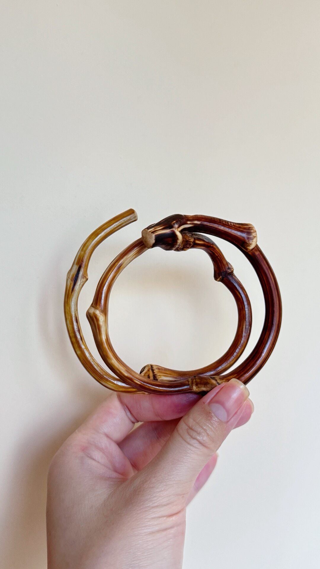 Sammanlänkade armband i rödvedsrot