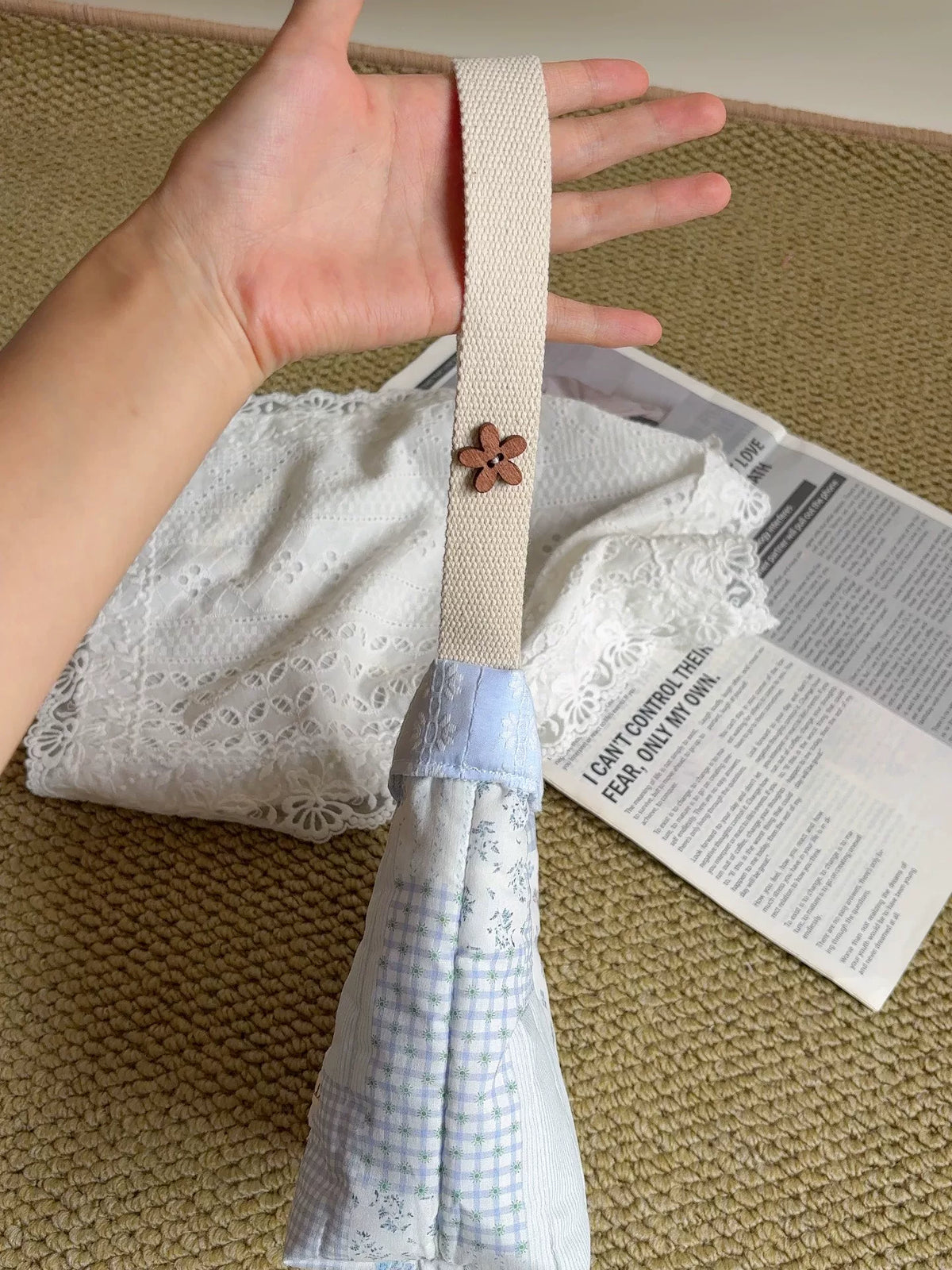 Gesteppte Patchwork-Schultertasche Meersalzblau