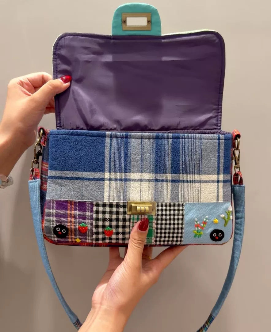 Pingu Patchwork-Umhängetasche bestickt