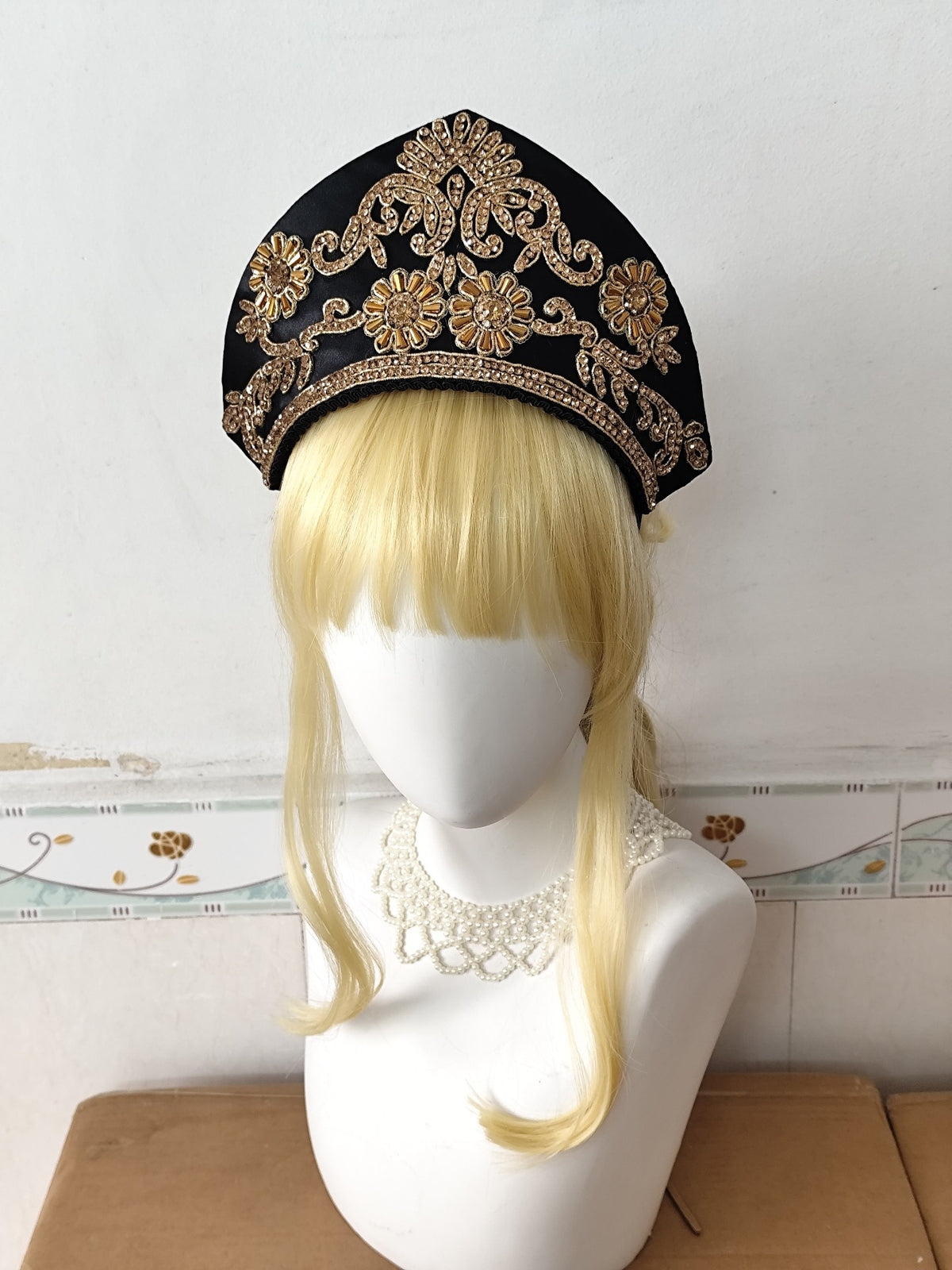 Gothic lolita-kokoshnik-krona med svart tyllslöja