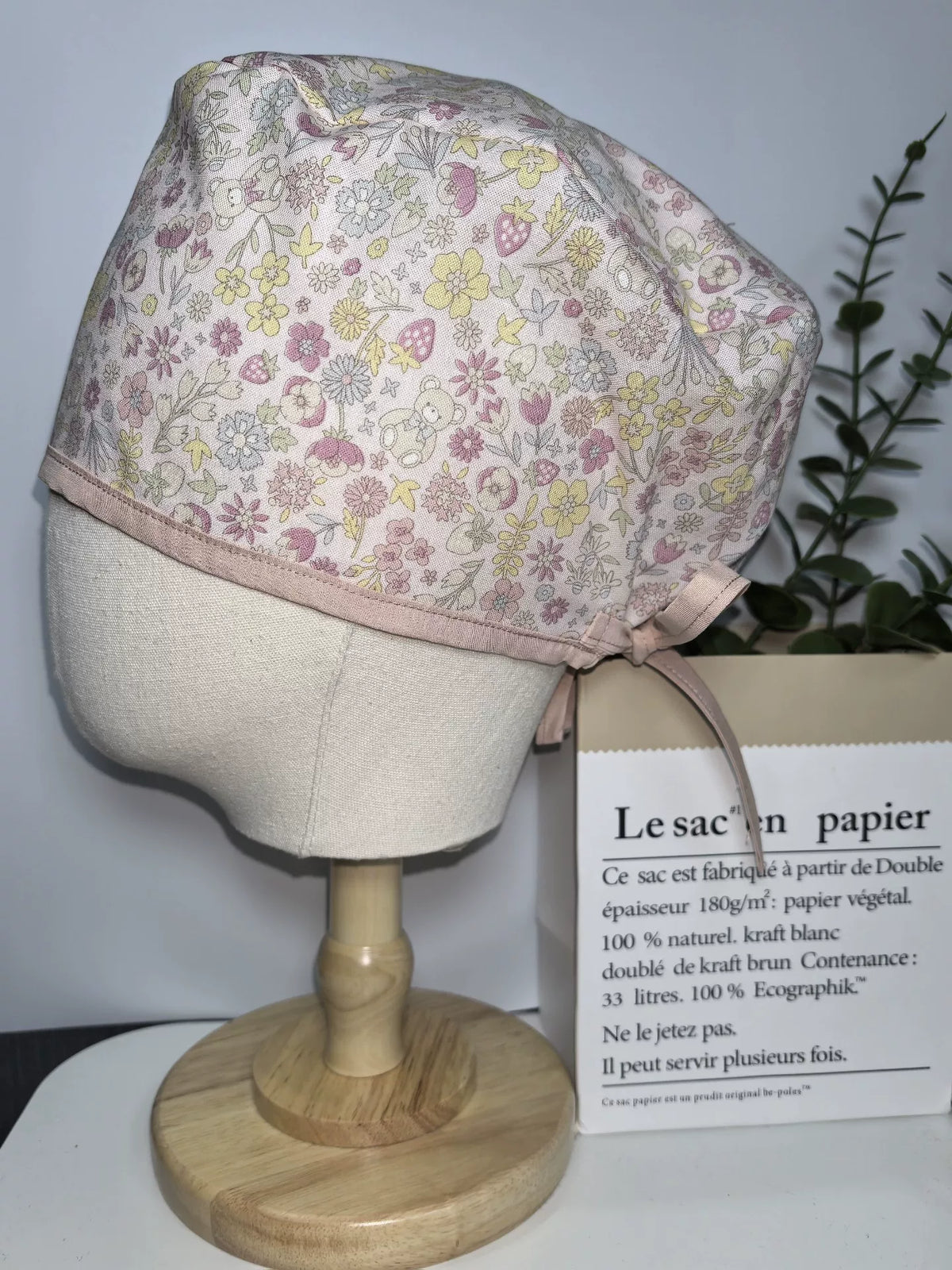 Charlotte chirurgicale en coton floral avec bord rose poudré
