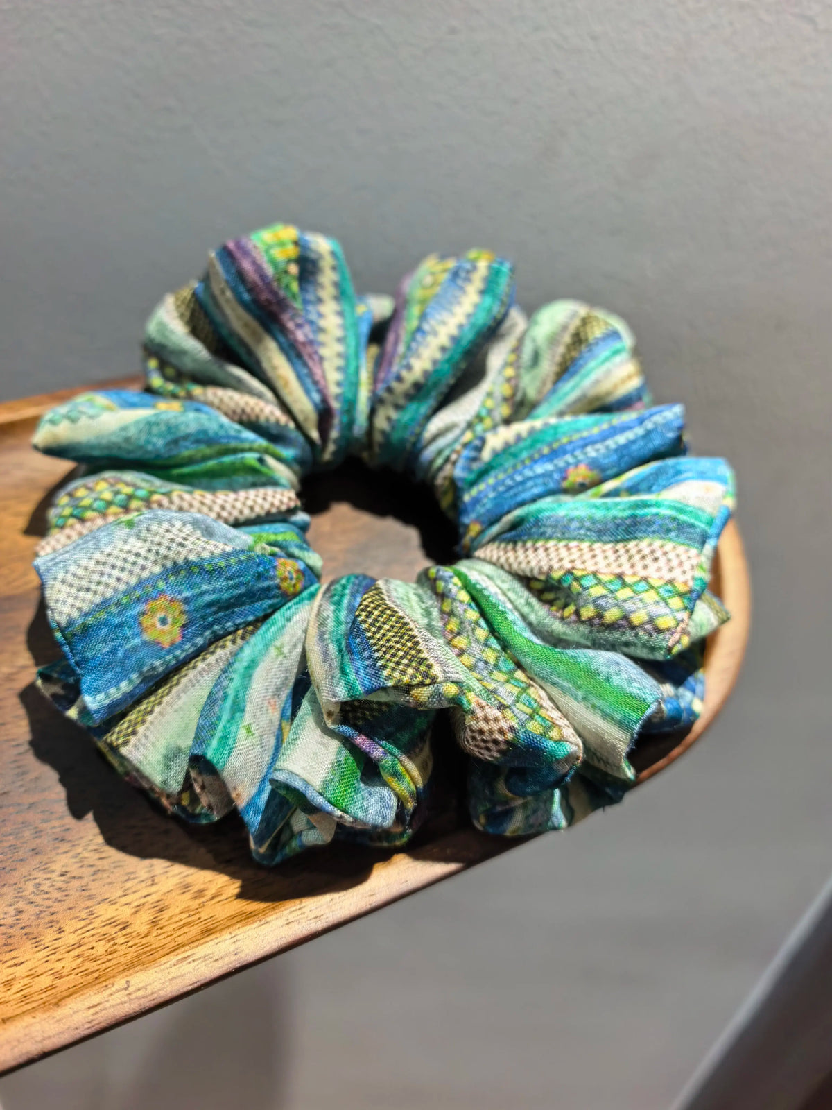 Handgefertigte Ramie-Scrunchie