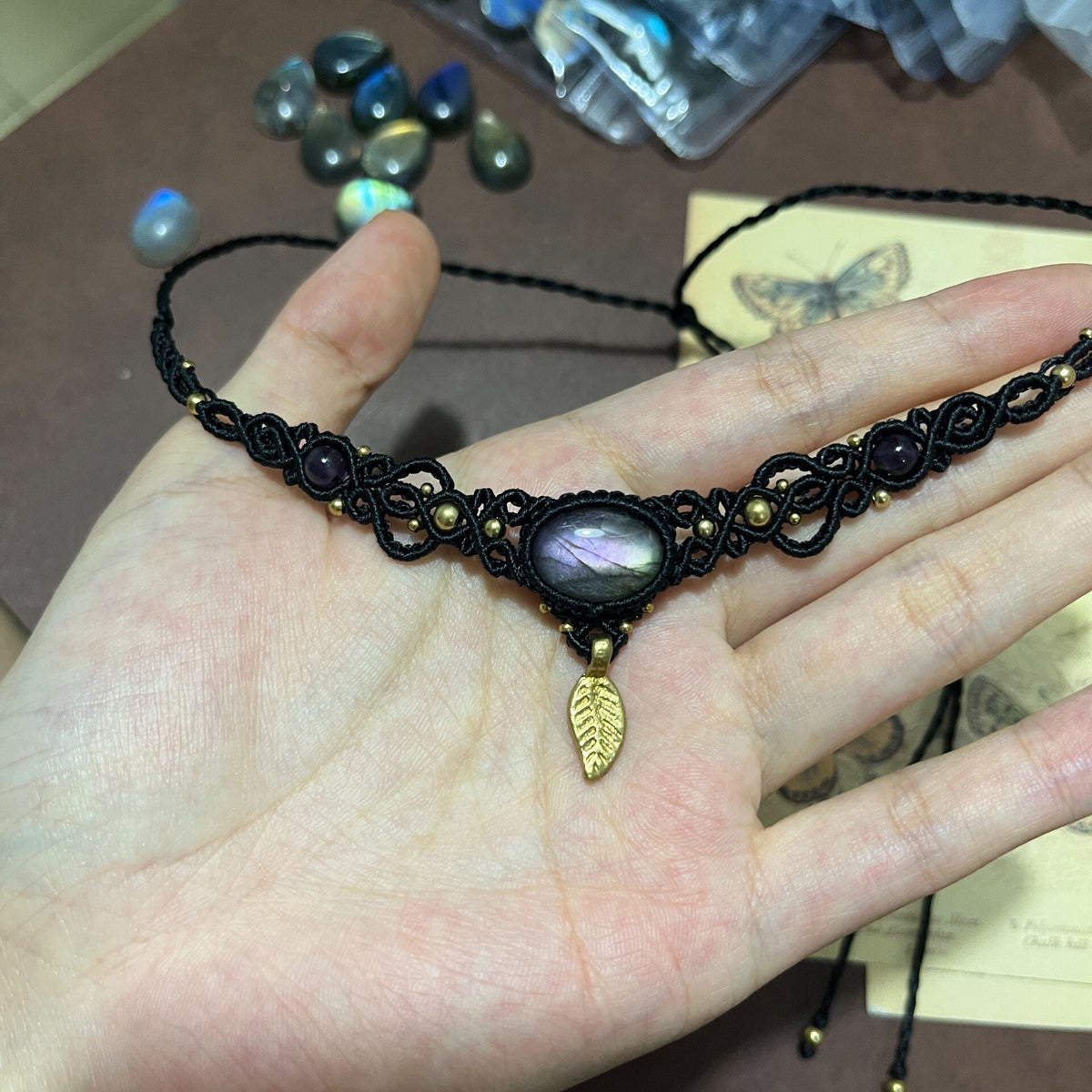 ハンドメイド ラブラドライト マクラメ ネックレス リーフチャーム付き